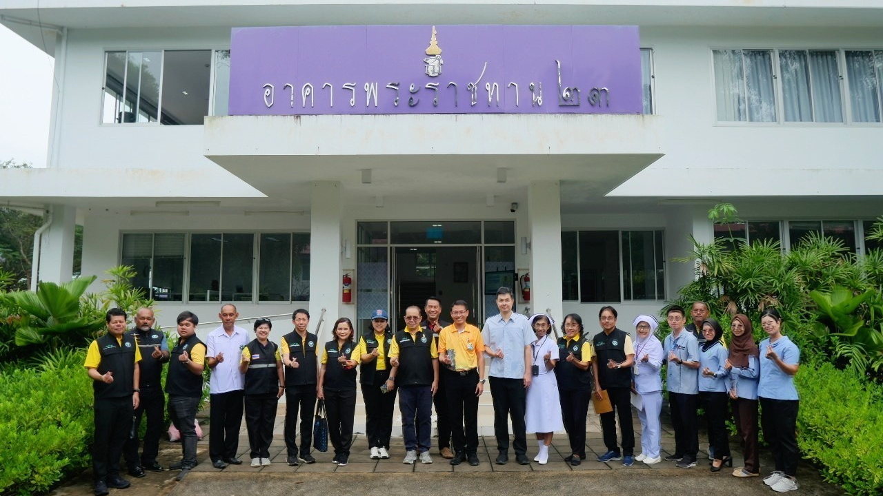 นายแพทย์สาธารณสุขจังหวัดพังงา ลงพื้นที่ติดตามเยี่ยมเสริมพลัง เพื่อสร้างขวัญ กำลังใจแก่บุคลากรสาธารณสุขที่ปฏิบัติงาน ณ โรงพยาบาลเกาะยาวชัยพัฒน์