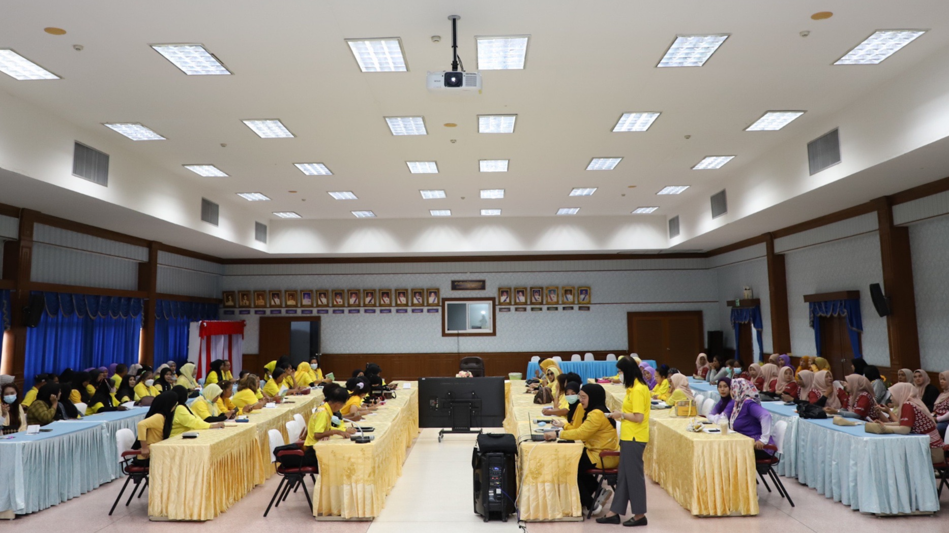 รพ.สุไหงโก-ลก ร่วมประชุมรับฟังการชี้แจงนโยบายการดำเนินงานสุขภาพภาคประชาชน และการ...