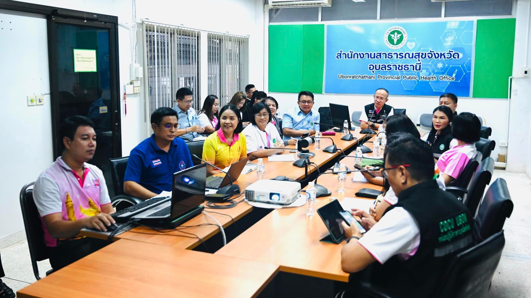 นพ.สสจ.อุบลฯ ร่วมประชุมทางไกลผ่านระบบ WebEx Conferenc เพื่อติดตามสถานการณ์และเตร...