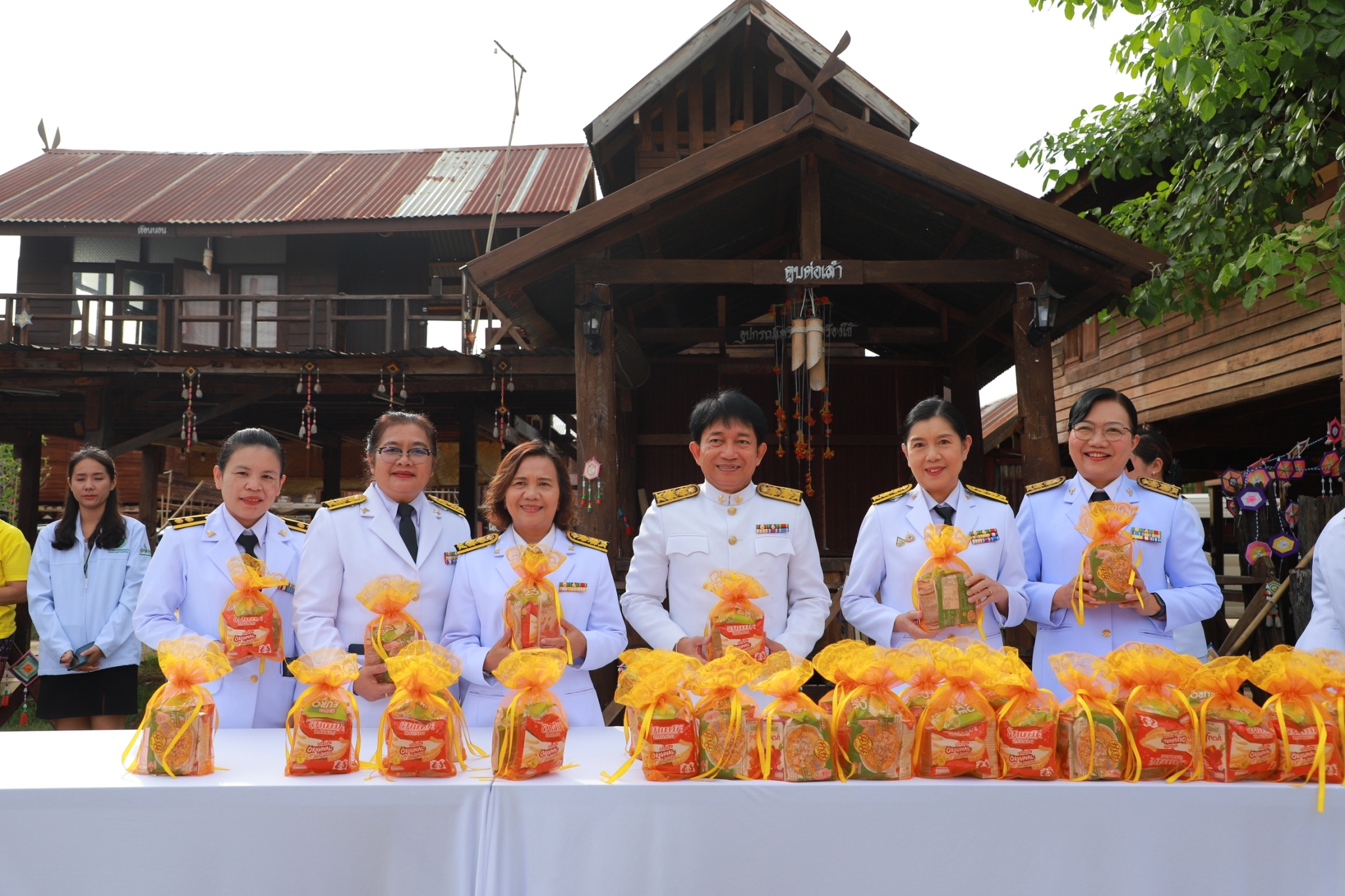 โรงพยาบาลขอนแก่น ร่วมพิธีเจริญพระพุทธมนต์ถวายพระพรชัยมงคล และทำบุญตักบาตรถวายพระ...