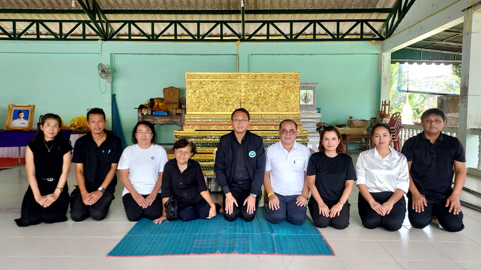 นายแพทย์สาธารณสุขจังหวัดพังงา ร่วมวางพวงหรีดเคารพศพคุณพ่อเบญจพล บุญชู  ณ วัดอินทภูมิ