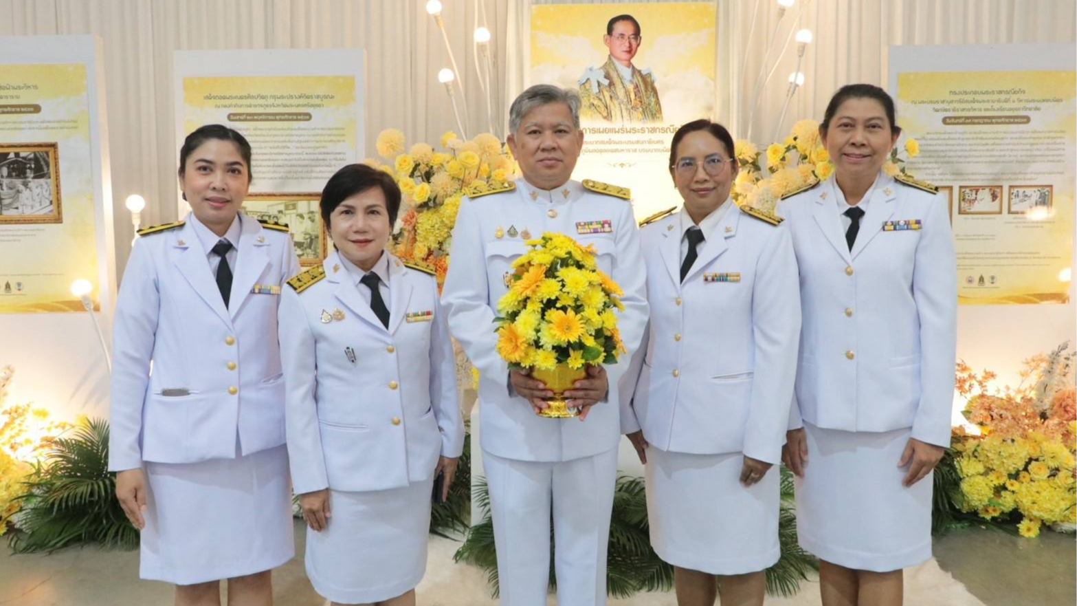 โรงพยาบาลเสนา ร่วมงานวันคล้ายวันพระบรมราชสมภพ พระบาทสมเด็จพระบรมชนกาธิเบศร มหาภู...