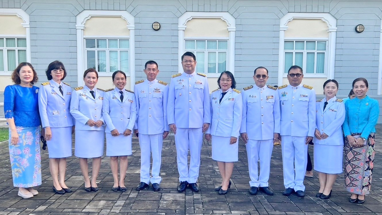 นายแพทย์สาธารณสุขจังหวัดพังงา เข้าร่วมพิธีทำบุญตักบาตรถวายพระราชกุศล เนื่องในโอก...