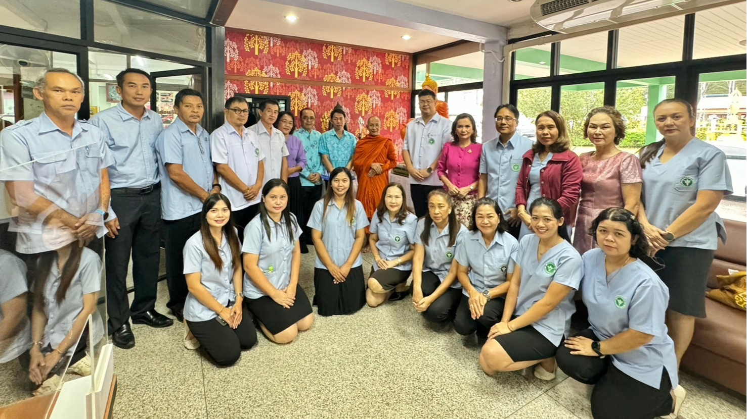 นายแพทย์สาธารณสุขจังหวัดพังงา เป็นประธานพิธีประดิษฐานพระพุทธอโรคยาไตรโลกนาถ ปางพยาบาลภิกษุอาพาธ