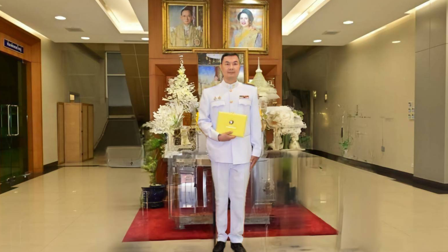 พระบาทสมเด็จพระเจ้าอยู่หัว และสมเด็จพระนางเจ้าฯ พระบรมราชินี พระราชทานพระราชวโรกาสให้ผู้ได้รับรางวัล ชัยนาทนเรนทร เข้าเฝ้า ฯ เพื่อรับพระราชทานรางวัล