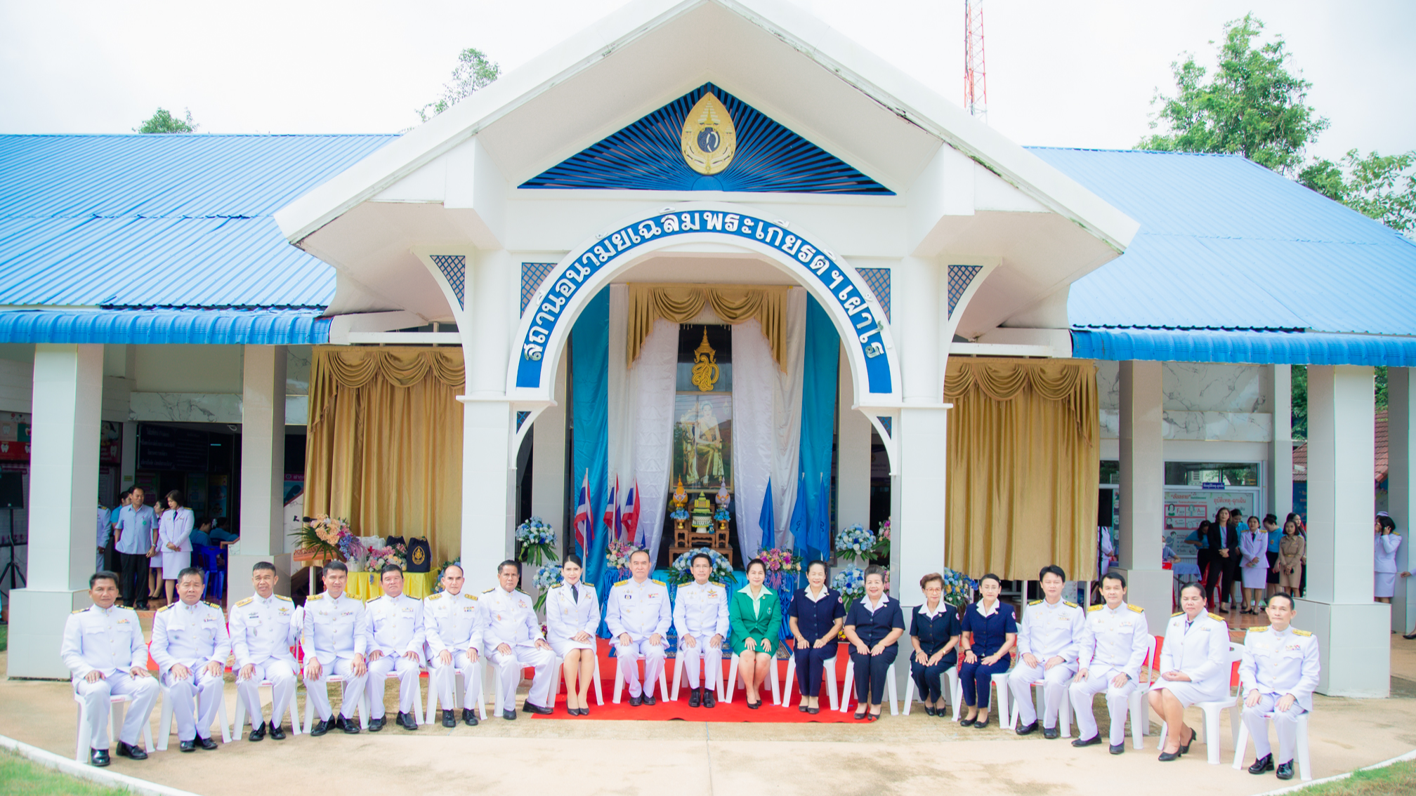 นพ.สสจ.หนองคาย ถวายเครื่องราชสักการะ เนื่องในโอกาสวันเฉลิมพระชนมพรรษา สมเด็จพระน...