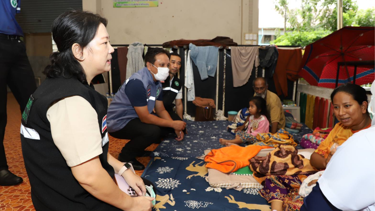 ทีม EOC คปสอ.ม.สุไหงโก-ลก เยี่ยม ประเมินอาการผู้ป่วย ผู้สูงอายุฯ ทีไ่ด้รับความเด...