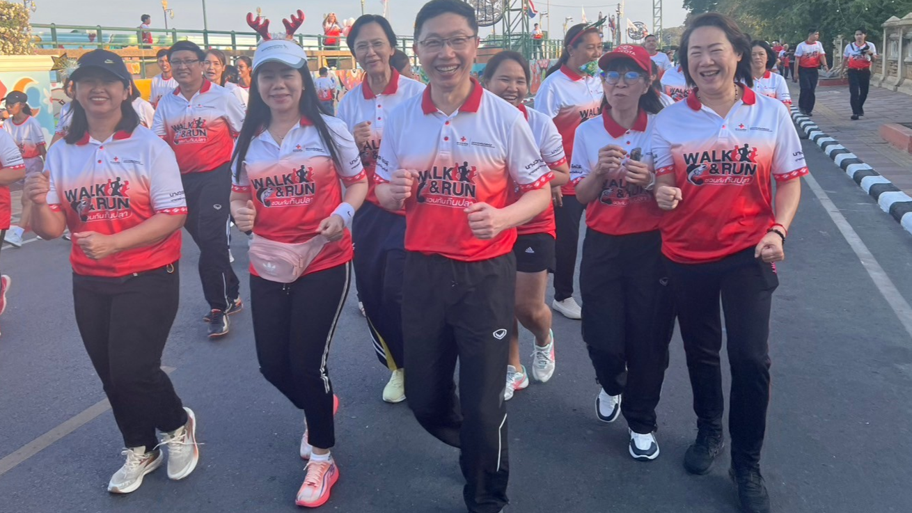 โรงพยาบาลสิงห์บุรี  ร่วมกิจกรรม Walk & Run ชวนกินปลา เพื่อหารายได้ใช้ในกิจการบรร...