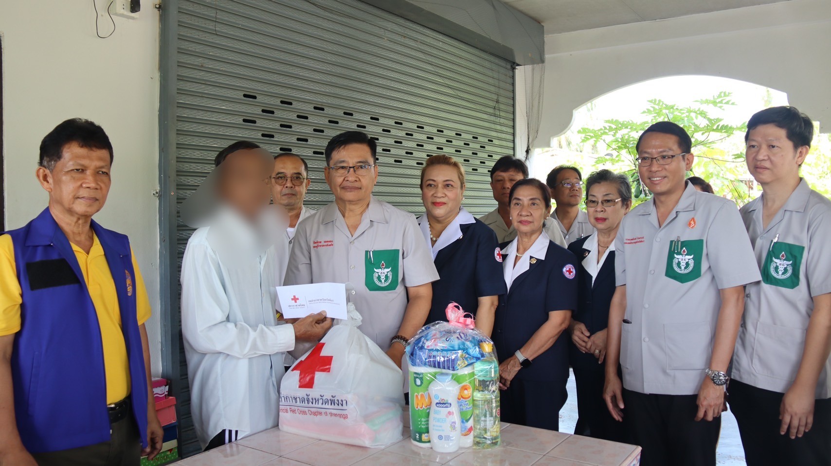 รองผู้ว่าราชการจังหวัดพังงา นำหัวหน้าส่วนราชการและสมาชิก พอสว.จังหวัดพังงา ออกหน...