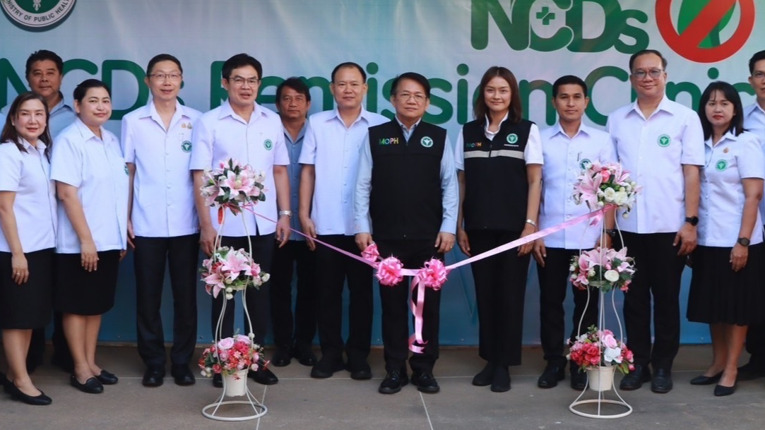 ผู้อำนวยการโรงพยาบาลสิงห์บุรี  และคณะผู้บริหารฯ ร่วมพิธีเปิด  NCDs  Remission Clinic  โรงพยาบาลอินทร์บุรี