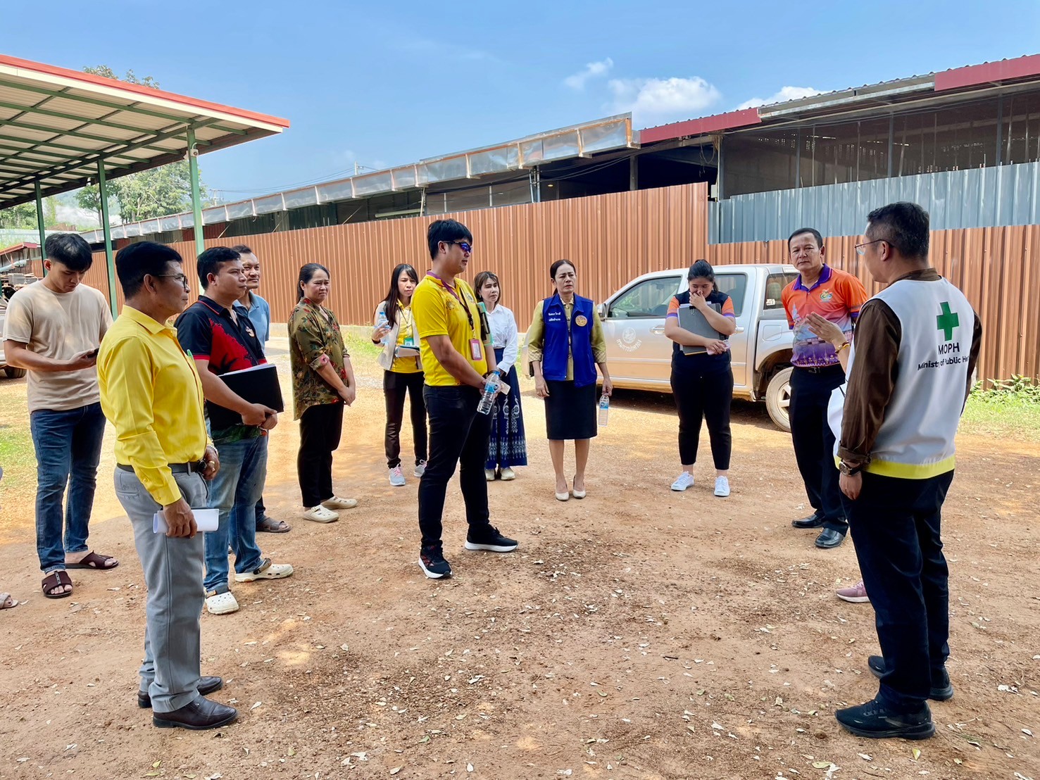 สสอ.อุบลรัตน์ ปกครอง ท้องถิ่นและอุตสาหกรรม จ.ขอนแก่น ร่วมตรวจสอบแก้ไขปัญหากลิ่นเหม็นโรงงานปลาร้า