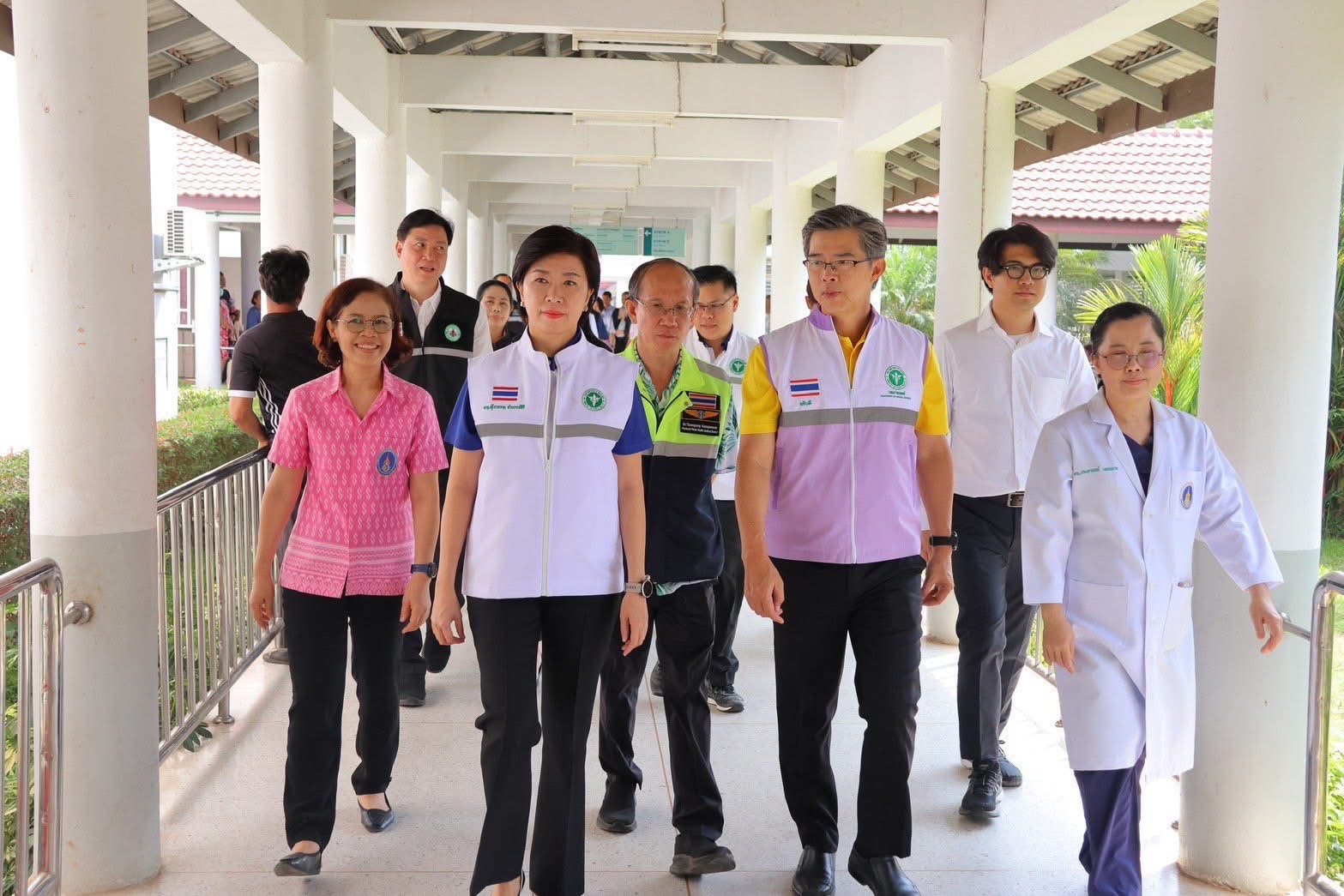 ผู้แทนกระทรวงสาธารณสุข ตรวจเยี่ยมพื้นที่ รพ.กันทลักษ์ จังหวัดศรีสะเกษ ตามแผนบูรณ...