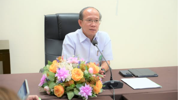 นพ.สสจ.อุบลฯ ประธานในการประชุมเพื่อพิจารณาคุณสมบัติของผู้เข้าสมัคร  ในตำแหน่งที่จัดสรร