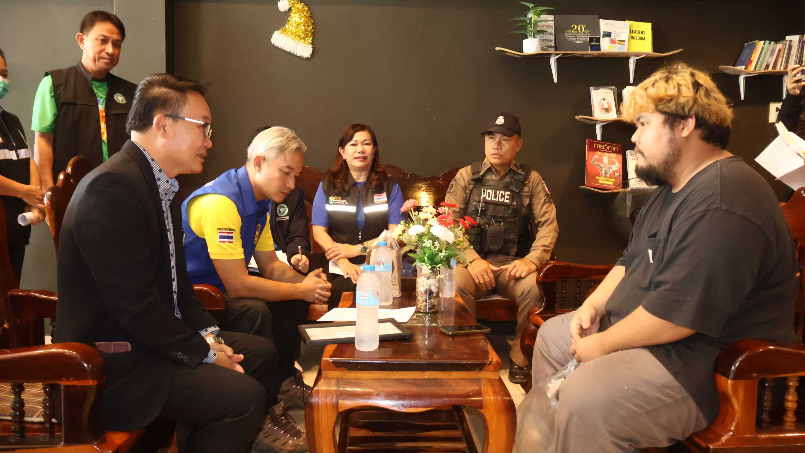 'สสจ.นครพนม' - ปกครอง/ ตำรวจ ลุยตรวจสถานประกอบการแปรรูป-ขายสมุนไพรควบคุม (กัญชา)...