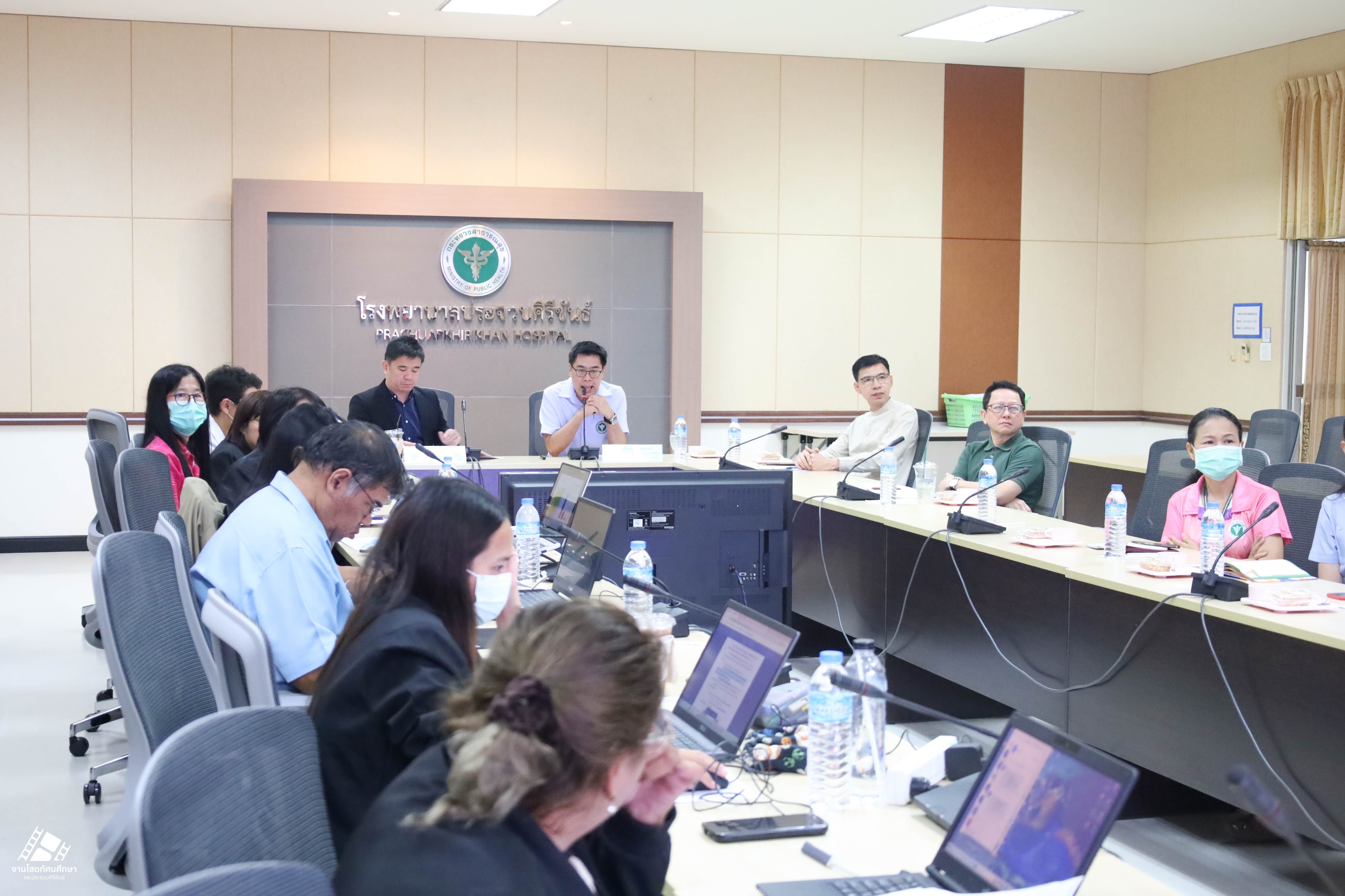 โรงพยาบาลประจวบคีรีขันธ์รับการตรวจเยี่ยมเพื่อติดตามผลการดำเนินงานการบริหารจัดการด้านการเงินการคลัง