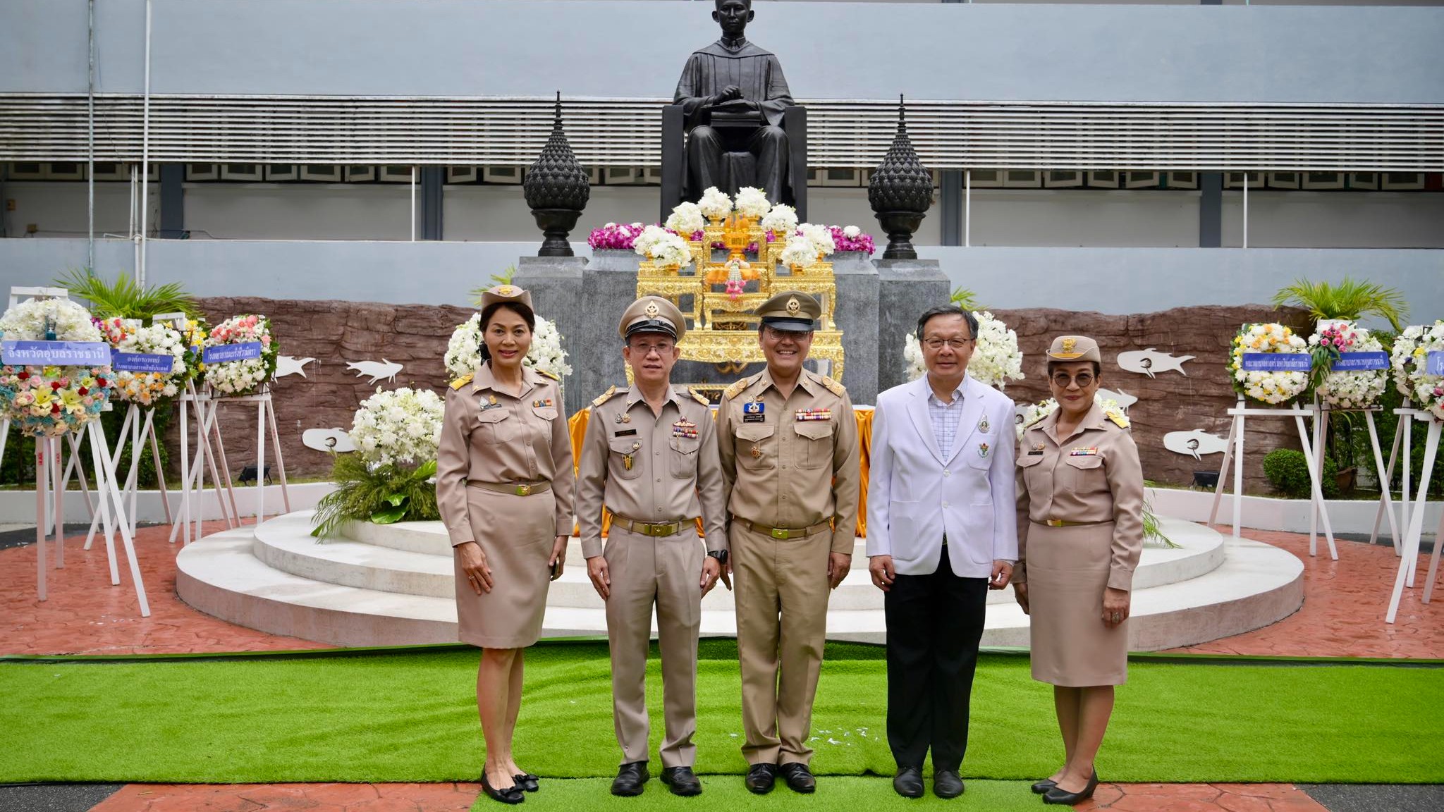 นพ.สสจ.อุบลฯร่วมพิธีเทิดพระเกียรติและถวายราชสดุดี สมเด็จพระมหิตลาธิเบศร อดุลยเดช...