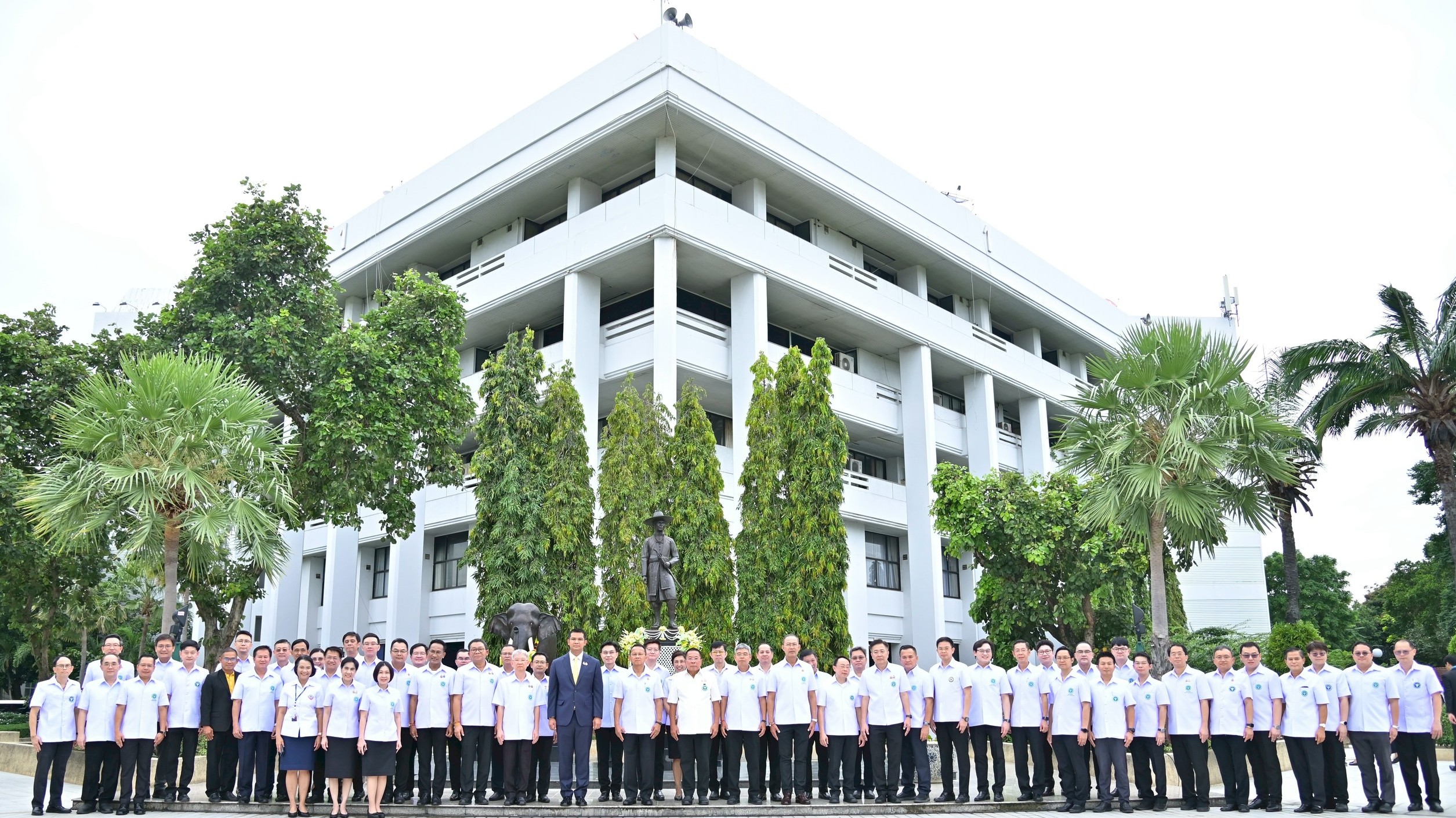 “อนุชา-ชัยชนะ” เข้ารับตำแหน่ง รมช.สธ. อย่างเป็นทางการ เริ่มงานแรกร่วมประชุมผู้บริหารระดับสูง