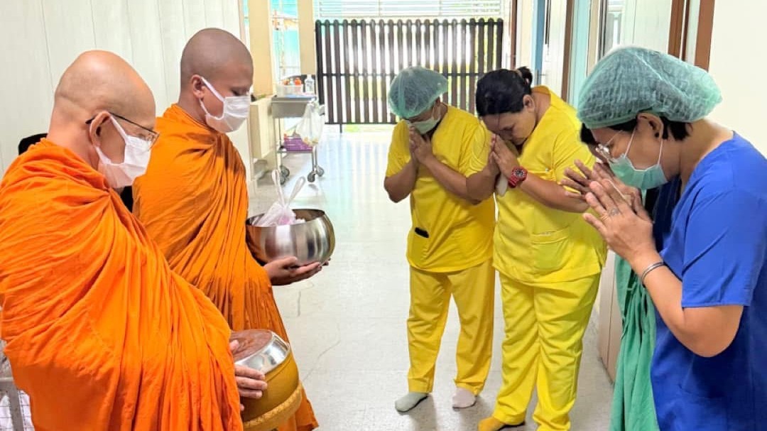 โรงพยาบาลพังงา : กิจกรรมทำบุญประจำเดือนเกิด “พฤษภาคม 2568 “