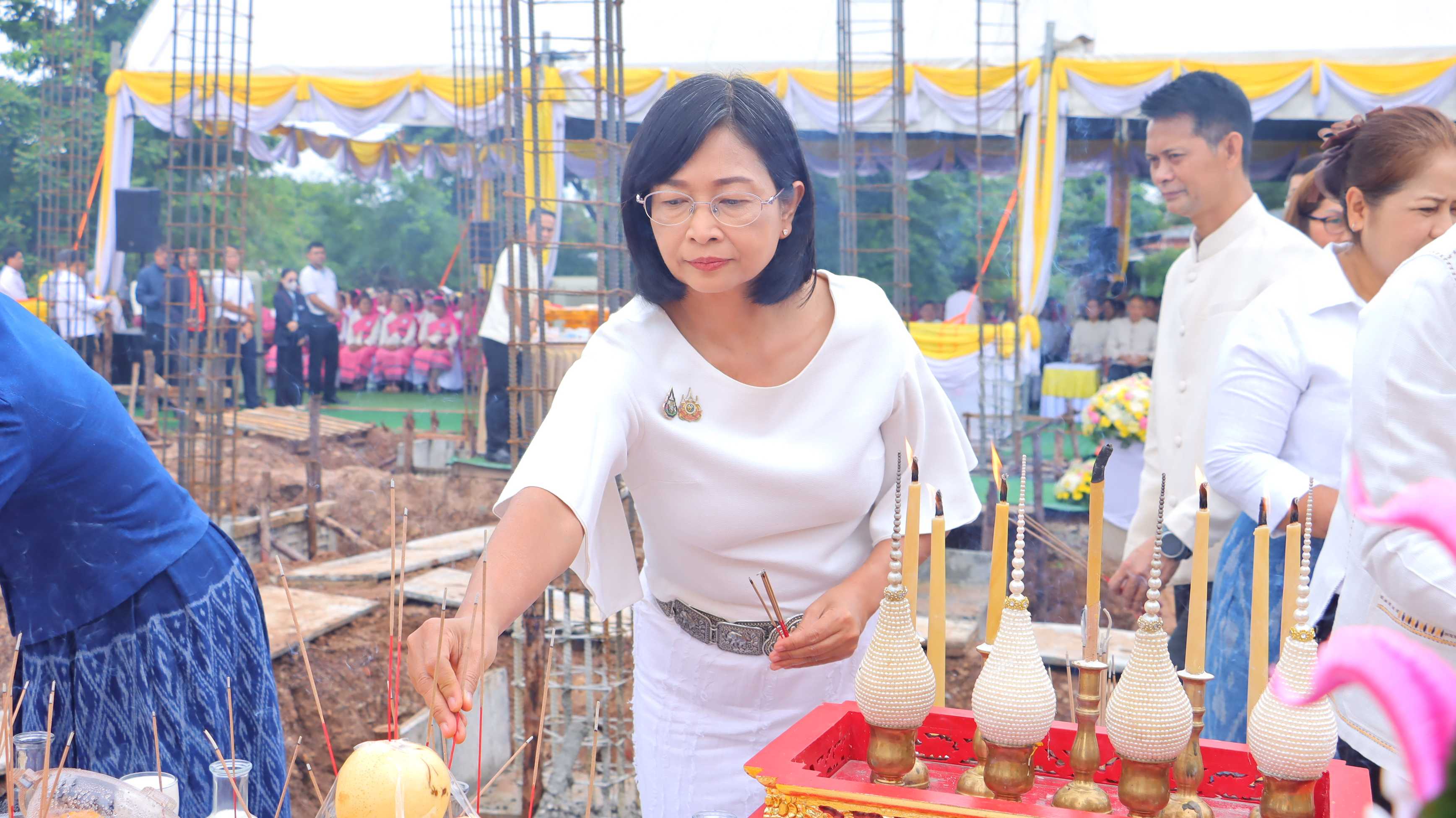 สสจ.สกลนคร “ร่วมเป็นเกียรติในพิธีวางศิลาฤกษ์ สร้างอาคารสำนักงานพระพุทธศาสนาจังหวัดสกลนคร (หลังใหม่)”