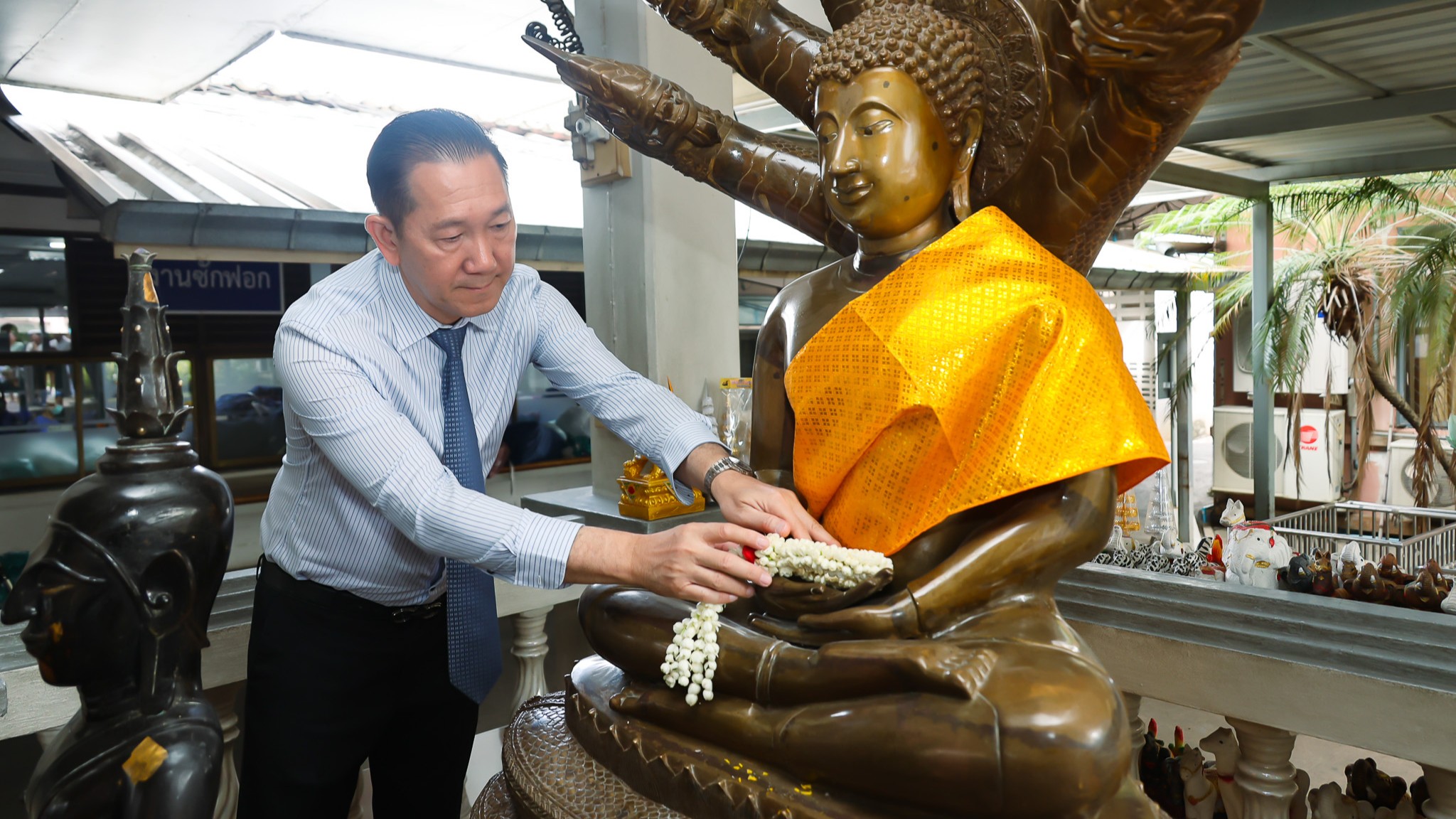 โรงพยาบาลมหาสารคาม จัดพิธีไหว้พระประธานประจำโรงพยาบาล และศาลพระภูมิเจ้าที่ เนื่องในโอกาสครบรอบ 74 ปี แห่งการก่อตั้ง