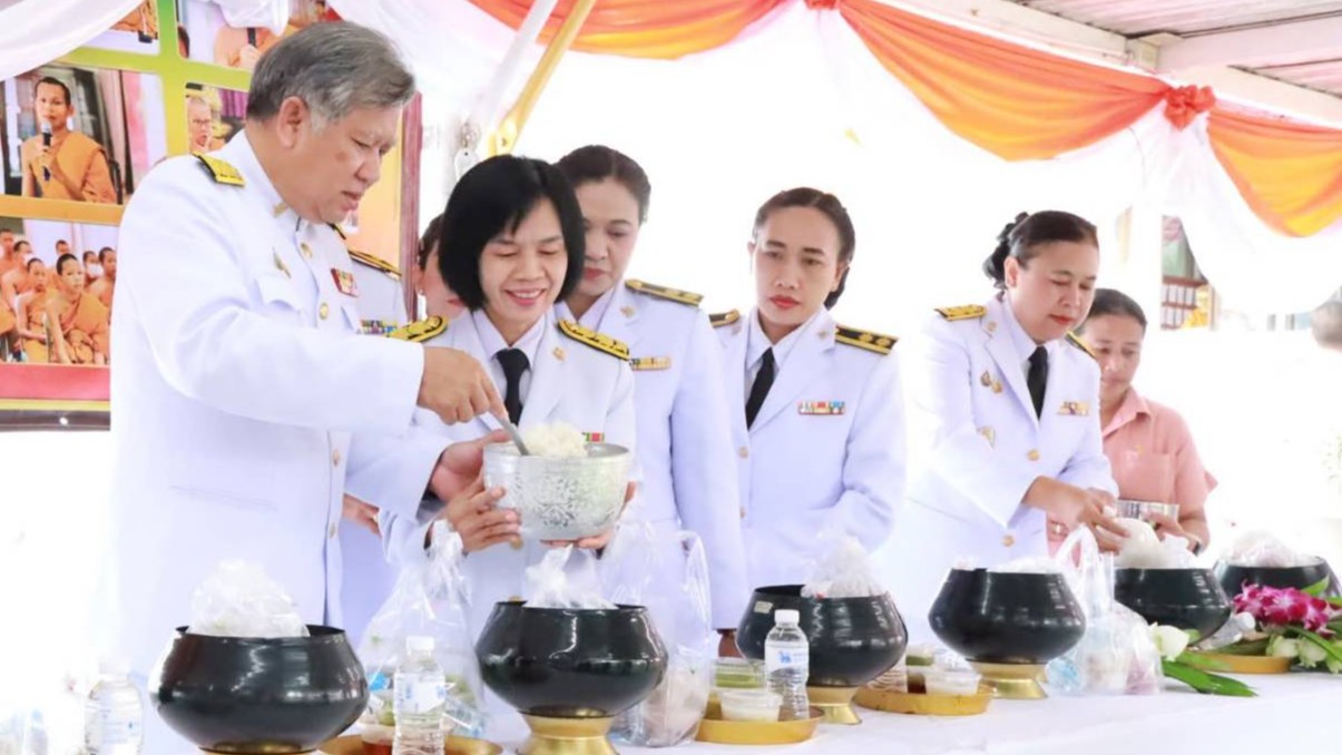 ร่วมพิธีเจริญพระพุทธมนต์และทำบุญตักบาตร เฉลิมพระเกียรติสมเด็จพระเจ้าน้องนางเธอ เจ้าฟ้าจุฬาภรณวลัยลักษณ์ อัครราชกุมารี กรมพระศรีสวางควัฒน วรขัตติยราชนารี เนื่องในโอกาสวันคล้ายวันประสูติ 4 กรกฎาคม 2568
