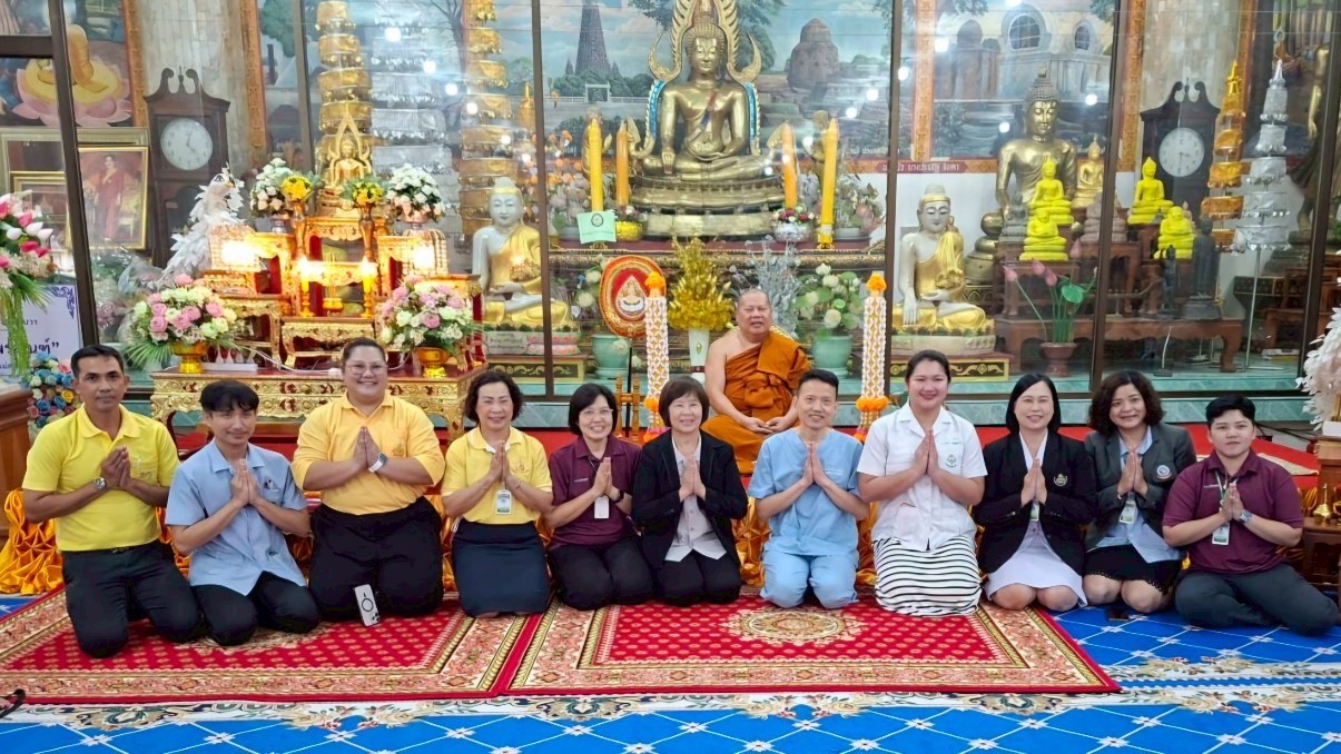ชมรมจริยธรรม รพ.แม่สอด ถวายเทียนจำนำพรรษา ยาพระราชทาน และสังฆทาน