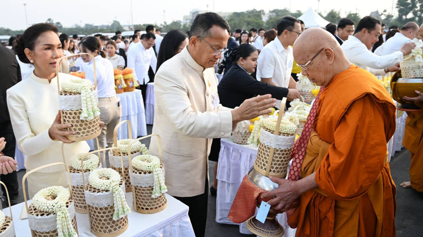 รัฐมนตรีว่าการกระทรวงสาธารณสุข ร่วมพิธีเจริญพระพุทธมนต์ ตักบาตร และเวียนเทียน เนื่องในวันมาฆบูชา พุทธศักราช 2568