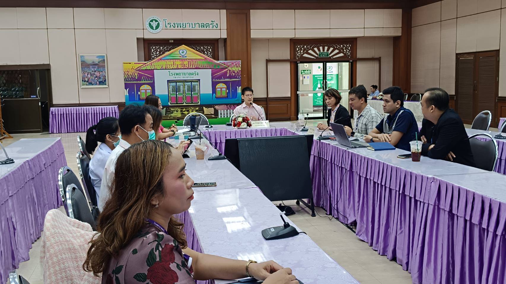 สธ.ตรัง โดยกลุ่มงานส่งเสริมสุขภาพ สำนักงานสาธารณสุขจังหวัดตรัง ร่วมกับโรงพยาบาลในเครือข่ายจังหวัดตรัง รับการชี้แจง ระบบบริหารจัดการการคัดกรองได้ยินในทารกแรกเกิดปี ๒๕๖๘ จากสปสช. เขต ๑๒ สงขลา