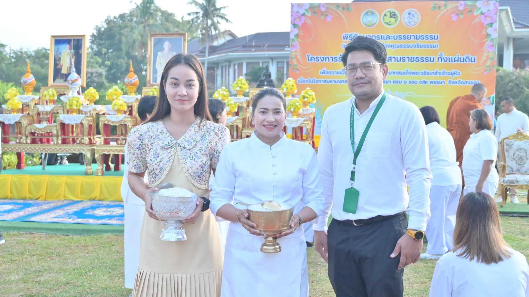 โรงพยาบาลสงขลา ร่วมพิธีตักบาตรและบรรยายธรรม “โครงการร้อยใจไทย สืบสานราชธรรม ทั้งแผ่นดิน” เพื่อถวายเป็นพระราชกุศลแด่พระบาทสมเด็จพระเจ้าอยู่หัว เนื่องในโอกาสมหามงคลเฉลิมพระชนมพรรษา ครบ 6 รอบ 72 พรรษา