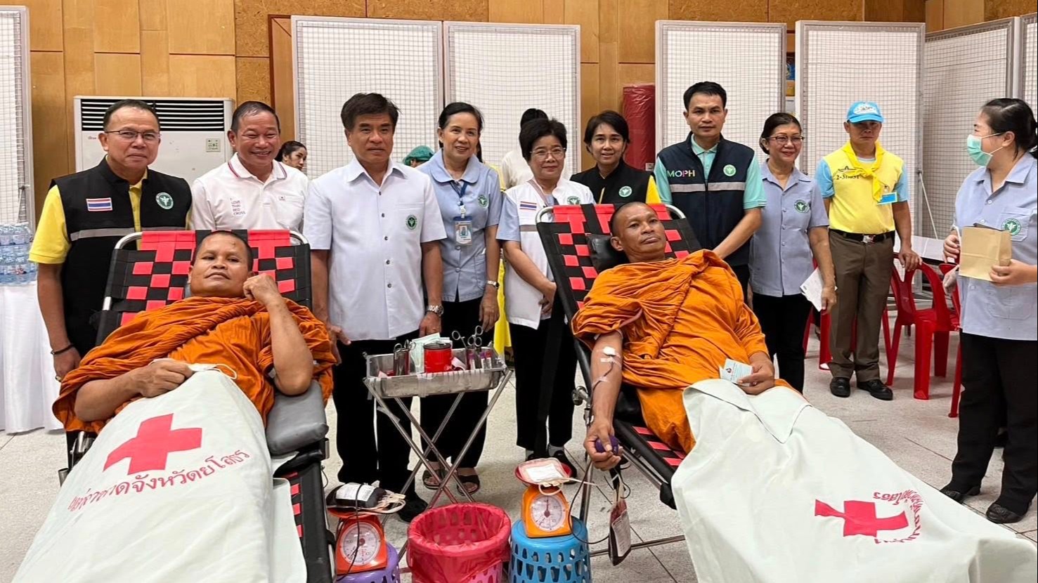 ชาวยโสธรใจสู้ ไม่หวั่นสายฝน ทยอยบริจาคโลหิตสำรองคลังไว้ช่วยเหลือยามฉุกเฉิก