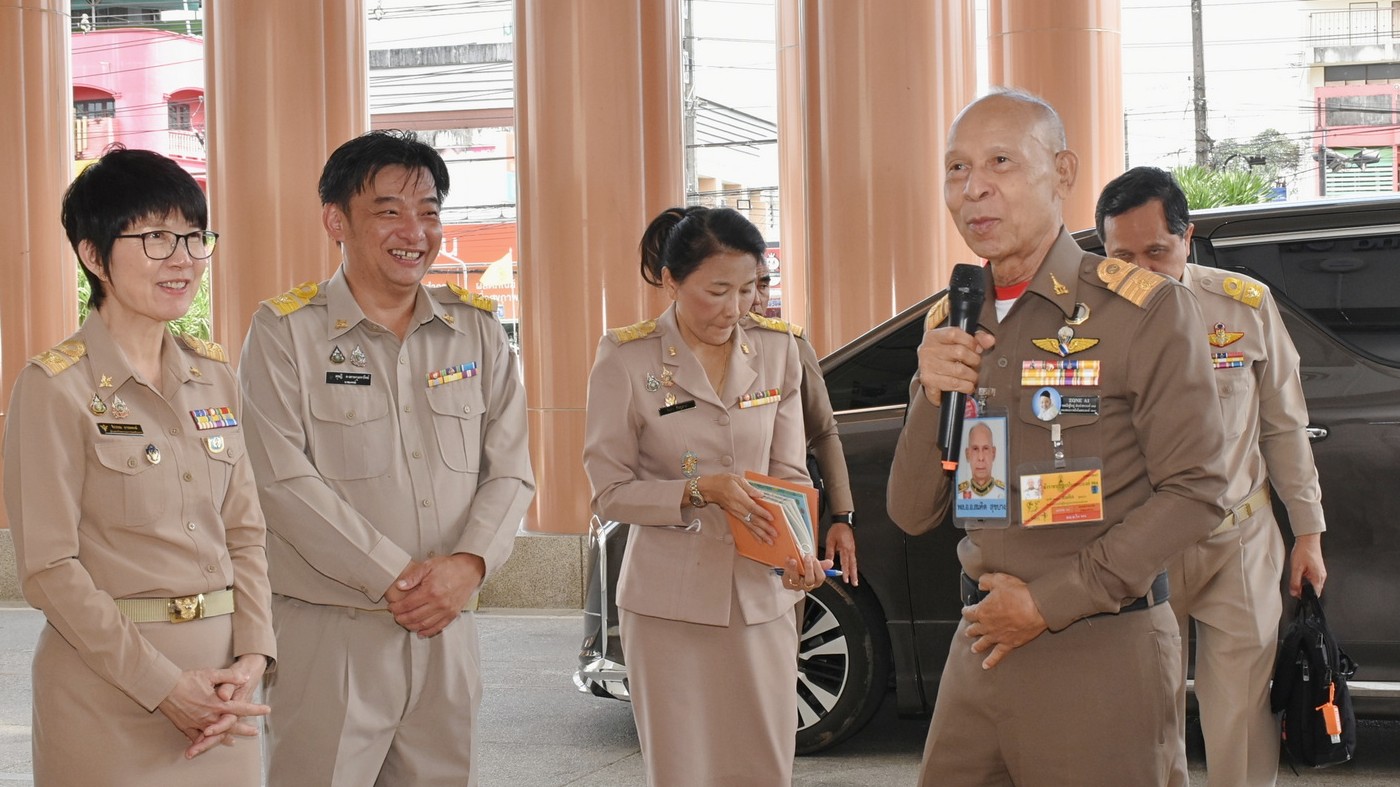 พลอากาศเอก สมคิด สุขบาง กรมวังผู้ใหญ่ประจำพระองค์สมเด็จพระเจ้าลูกเธอ เจ้าฟ้าพัชรกิติยาภา ตรวจเยี่ยมโครงการราชทัณฑปันสุข รพ.มหาราชนครศรีธรรมราช