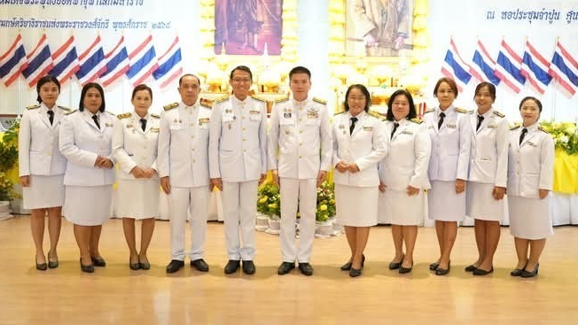 นายแพทย์สาธารณสุขจังหวัดพังงา เข้าร่วมพิธีเจริญพระพุทธมนต์และทำบุญตักบาตร และพิธีทางศาสนามหามงคลถวายพระราชกุศล เนื่องในโอกาสพระราชพิธีสมมงคลพระชนมายุเท่าพระบาทสมเด็จพระพุทธยอดฟ้าจุฬาโลกมหาราช สมเด็จพระปฐมบรมกษัตริยาธิราช แห่งพระราชวงศ์จักรี พุทธศักราช 256