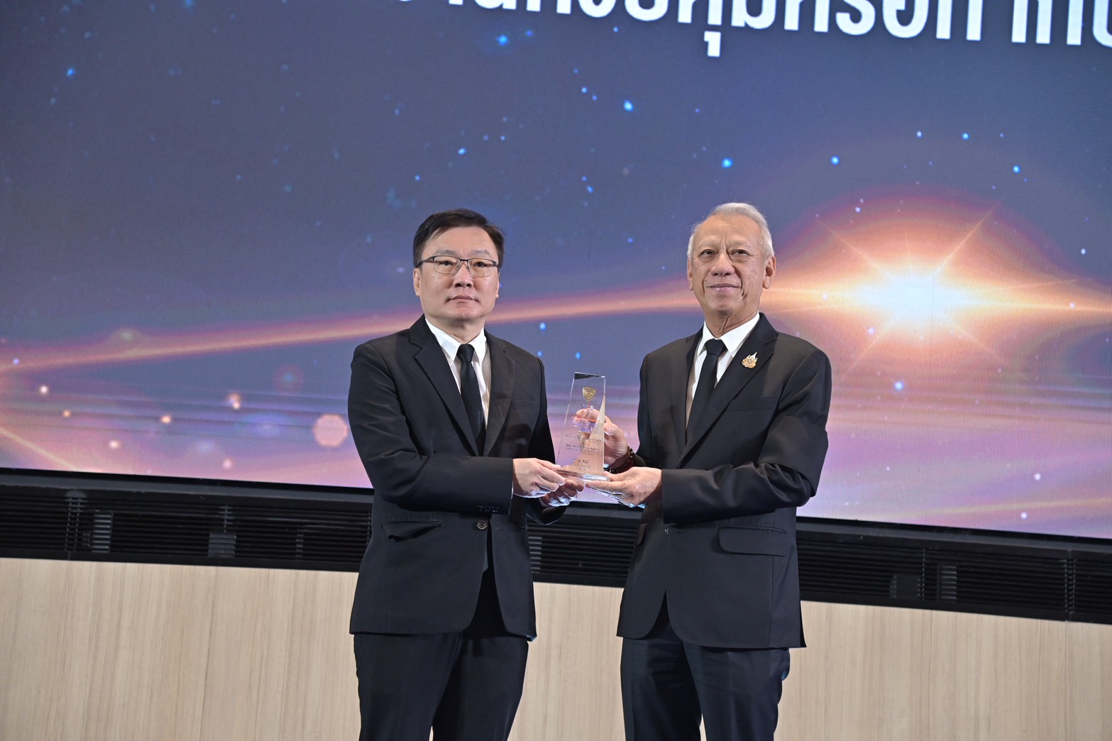 รองปลัด สธ. เข้ารับโล่รางวัล Prime Minister Awards: Thailand Cybersecurity Excellence Awards 2025