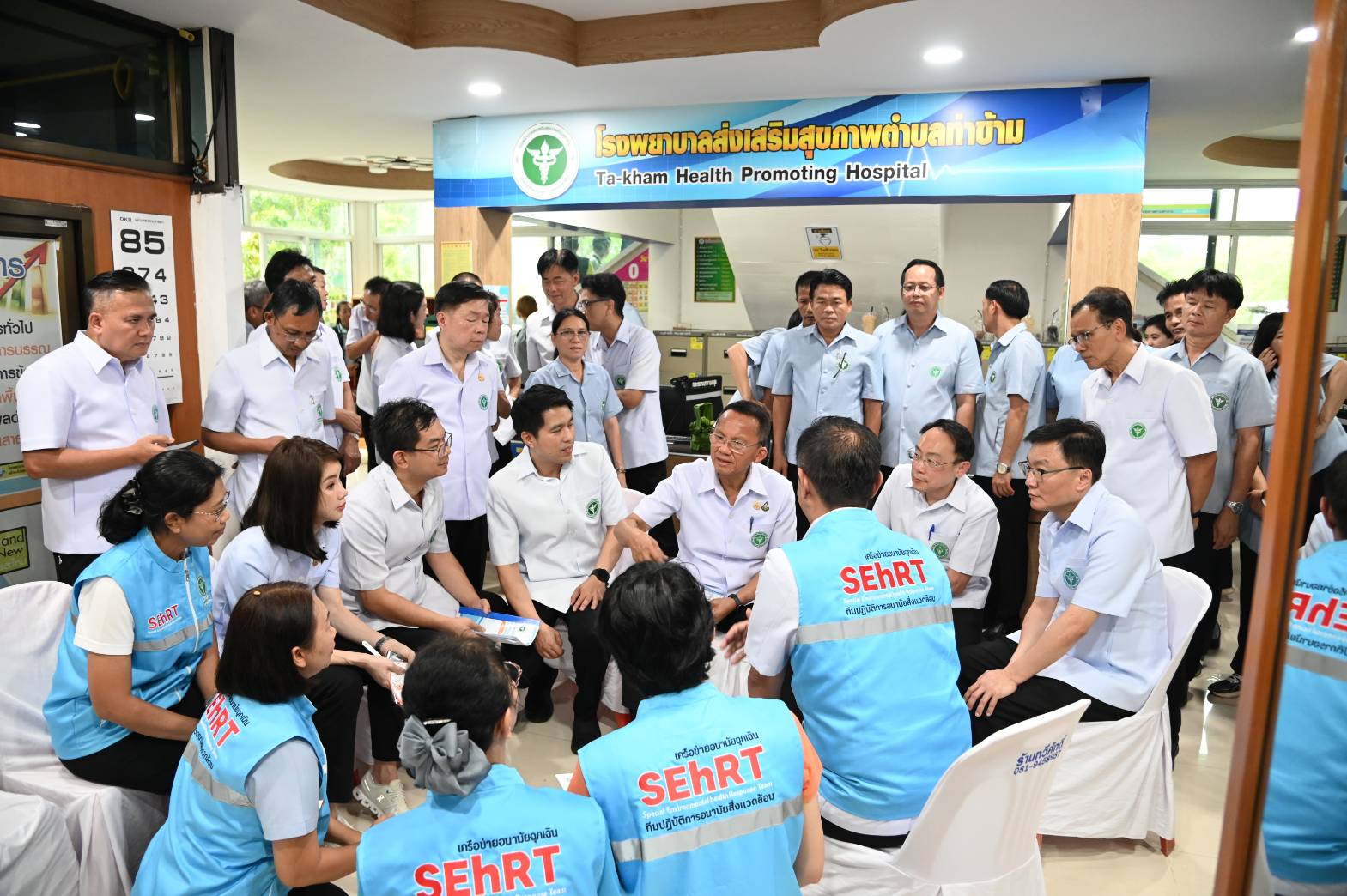 “สมศักดิ์” เยี่ยมบุคลากรสาธารณสุขชายแดน “สระแก้ว” ย้ำประชาชนรอให้ปลอดภัยก่อนกลับบ้าน  หากพบสิ่งผิดปกติแจ้ง จนท.ฝ่ายปกครองในพื้นที่