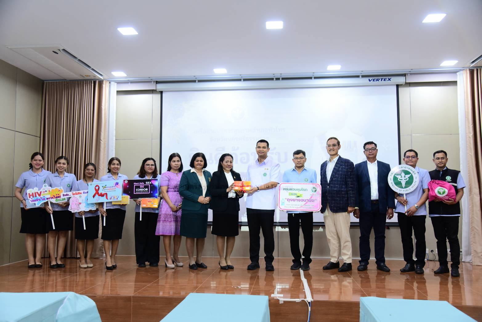 รมช.สธ.ชัยชนะ เดชเดโช เยี่ยมชมการดูแลผู้ป่วยและฟื้นฟูผู้ติดยาเสพติด มินิธัญญารักษ์ และลงนาม MOU