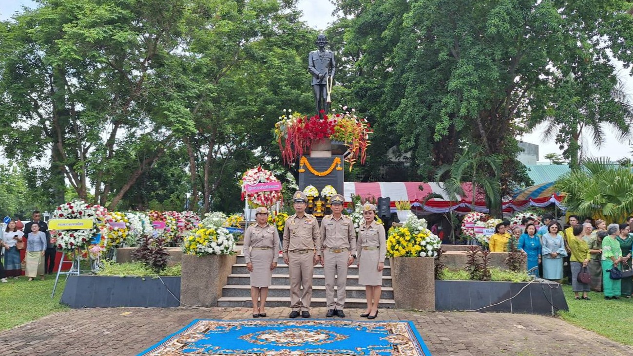 สสจ.สกลนคร “ร่วมพิธีวางพวงมาลาถวายราชสักการะอนุสาวรีย์พระยาประจันตประเทศธานี ประจำปี 2568”