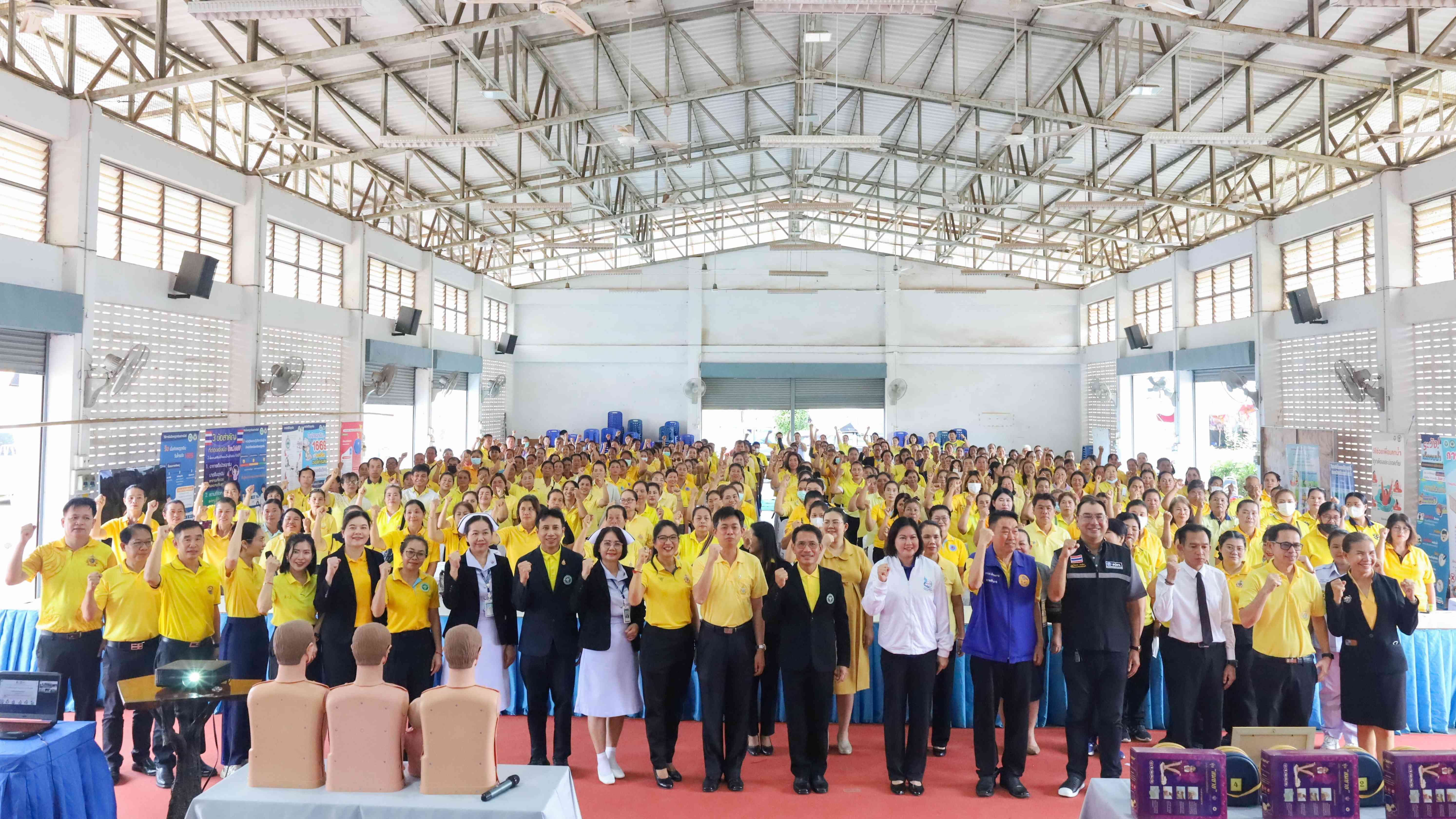 สสจ.หนองคาย ร่วมกับ หน่วยงานภาคีเครือข่าย จัดอบรมการช่วยชีวิตขั้นพื้นฐาน เฉลิมพระเกียรติ สมเด็จพระกนิษฐาธิราชเจ้า กรมสมเด็จพระเทพรัตนราชสุดาฯ สยามบรมราชกุมารี 70 พรรษา ณ ที่ว่าการ อ.โพนพิสัย