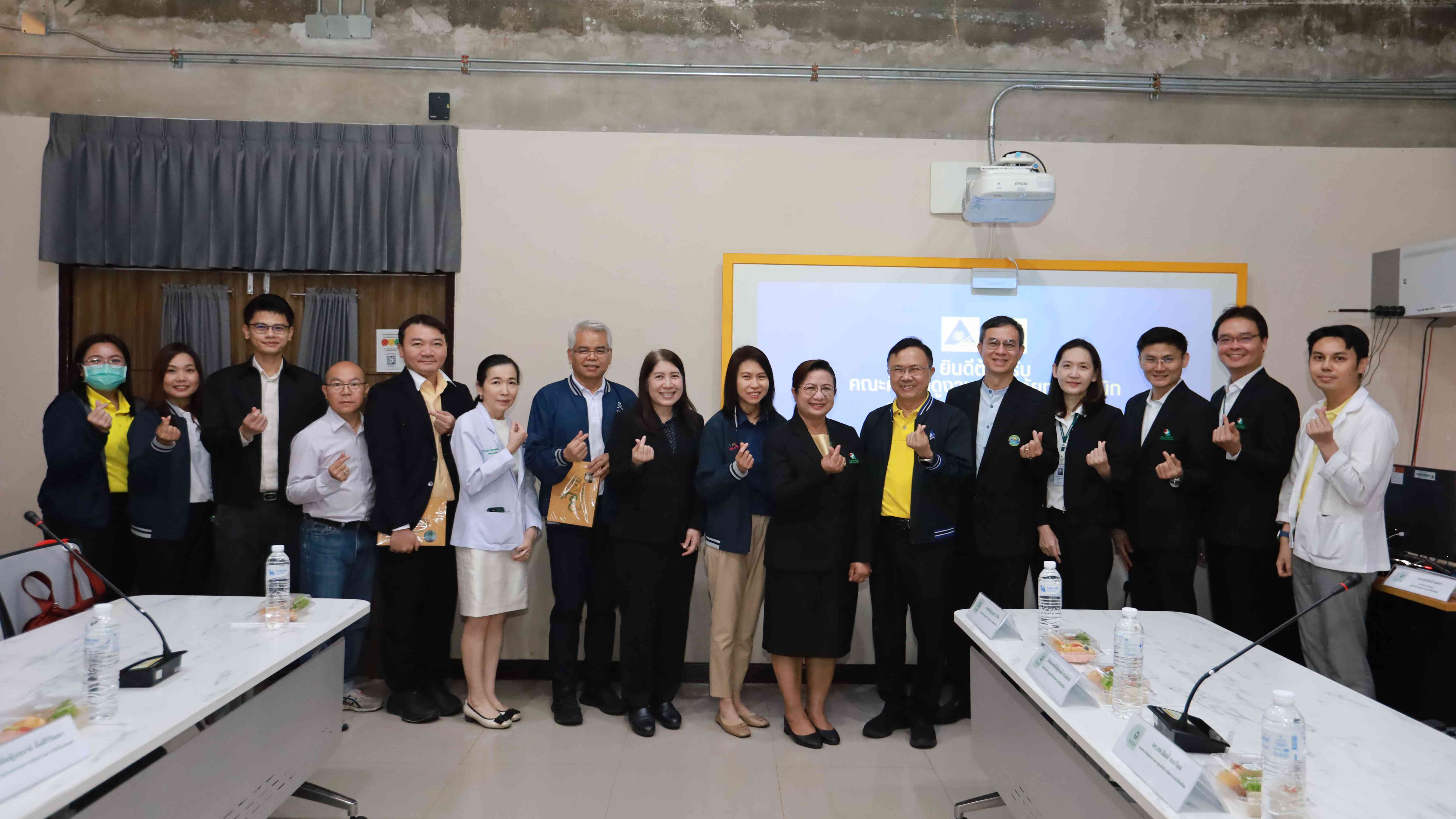 โรงพยาบาลขอนแก่น ต้อนรับคณะศึกษาดูงานศูนย์บริหารจัดการงานวิจัยคลินิก (KKH CRC)  จากสถาบันวิจัยระบบสาธารณสุข (สวรส.)