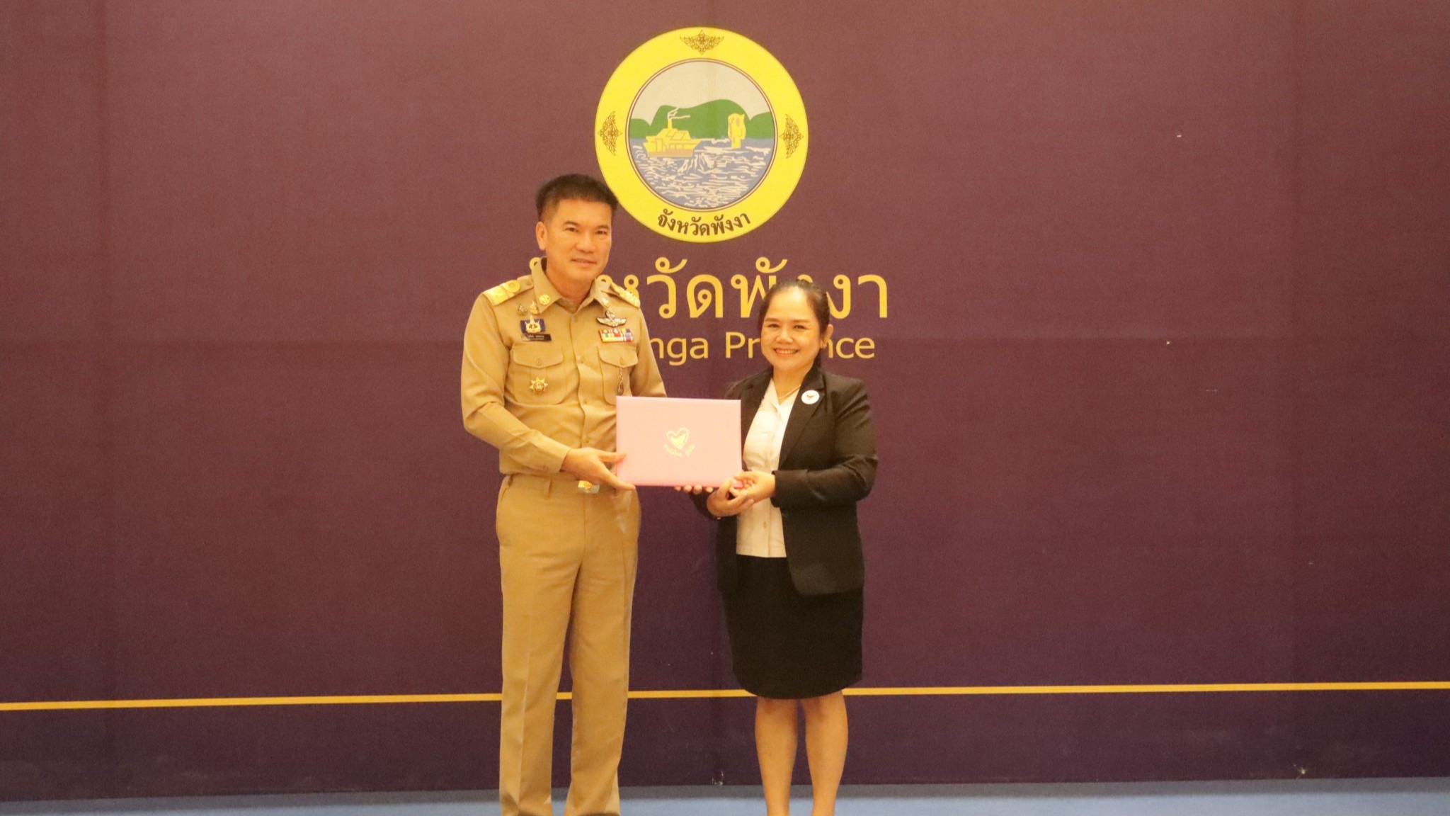 โรงพยาบาลพังงา ขอแสดงความยินดีกับ  นางสาวจันทรพร เพชรสมบูรณ์  นางสาวอุษา เสมอภาค เนื่องในโอกาสได้รับ ใบประกาศเกียรติคุณ ครอบครัวอุปถัมภ์และวิทยากร ตามโครงการ 