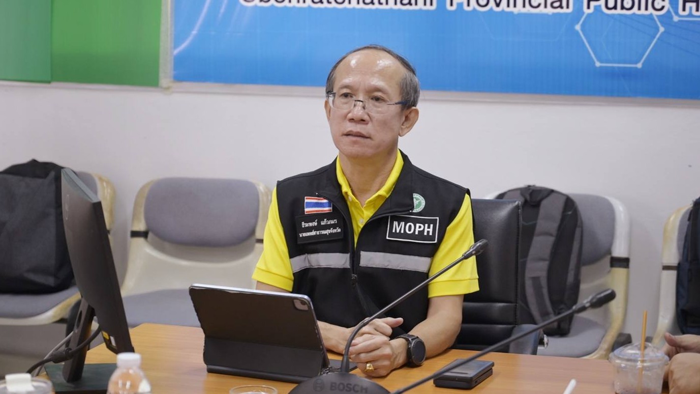 นพ.สสจ.อุบลฯ  และทีมศูนย์ปฏิบัติการภาวะฉุกเฉิน (EOC) จังหวัดอุบลราชธานี ร่วมประชุม conference กับศูนย์ปฏิบัติการฉุกเฉินด้านการแพทย์และสาธารณสุข (PHEOC) กระทรวงสาธารณสุข เพื่อร่วมรับฟังสถานการณ์ความไม่สงบชายแดน ไทย - กัมพูชา จากพื้นที่ต่างๆ
