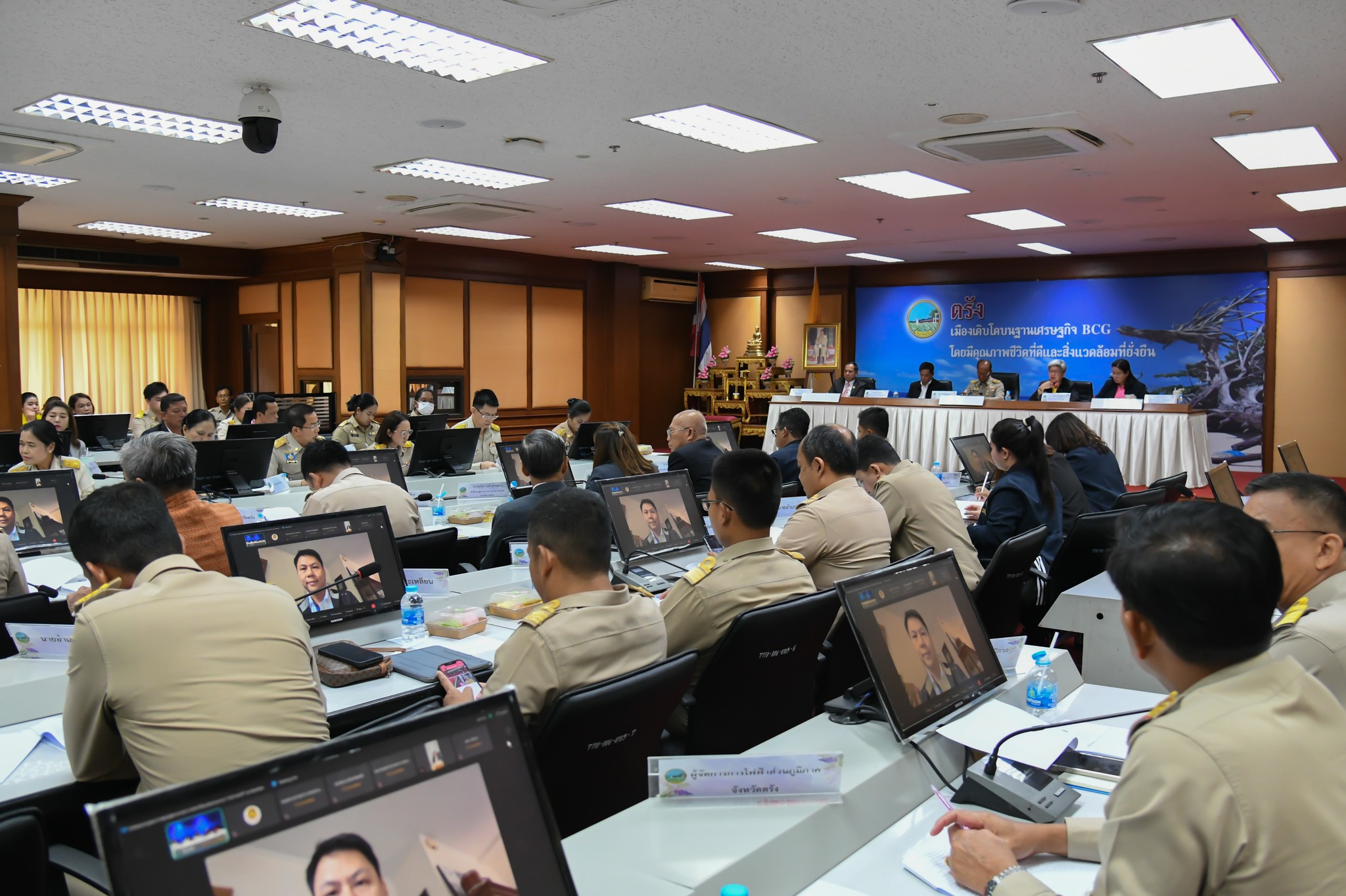 สธ.ตรัง ร่วมการประชุม จังหวัดตรังประชุมการตรวจราชการแบบบูรณาการของผู้ตรวจราชการเขตตรวจราชการที่ ๖ ประจำปีงบประมาณ พ.ศ. ๒๕๖๘