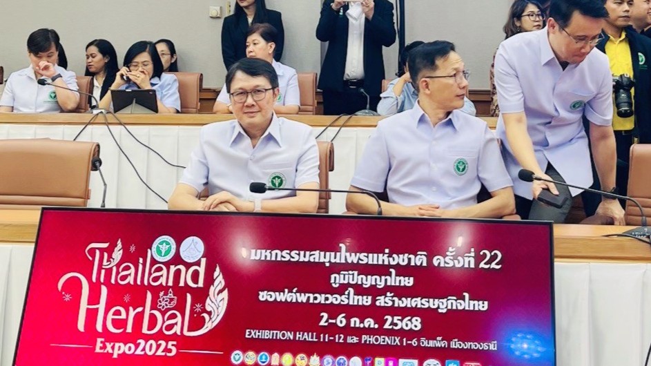 ผู้ตรวจราชการกระทรวงสาธารณสุข เขตสุขภาพที่ 11 ร่วมประชุม “มหกรรมสมุนไพรแห่งชาติ ครั้งที่ 22 (Thailand Herbal Expo 2025)” “ภูมิปัญญาไทย ซอฟต์พาวเวอร์ไทย สร้างเศรษฐกิจไทย”