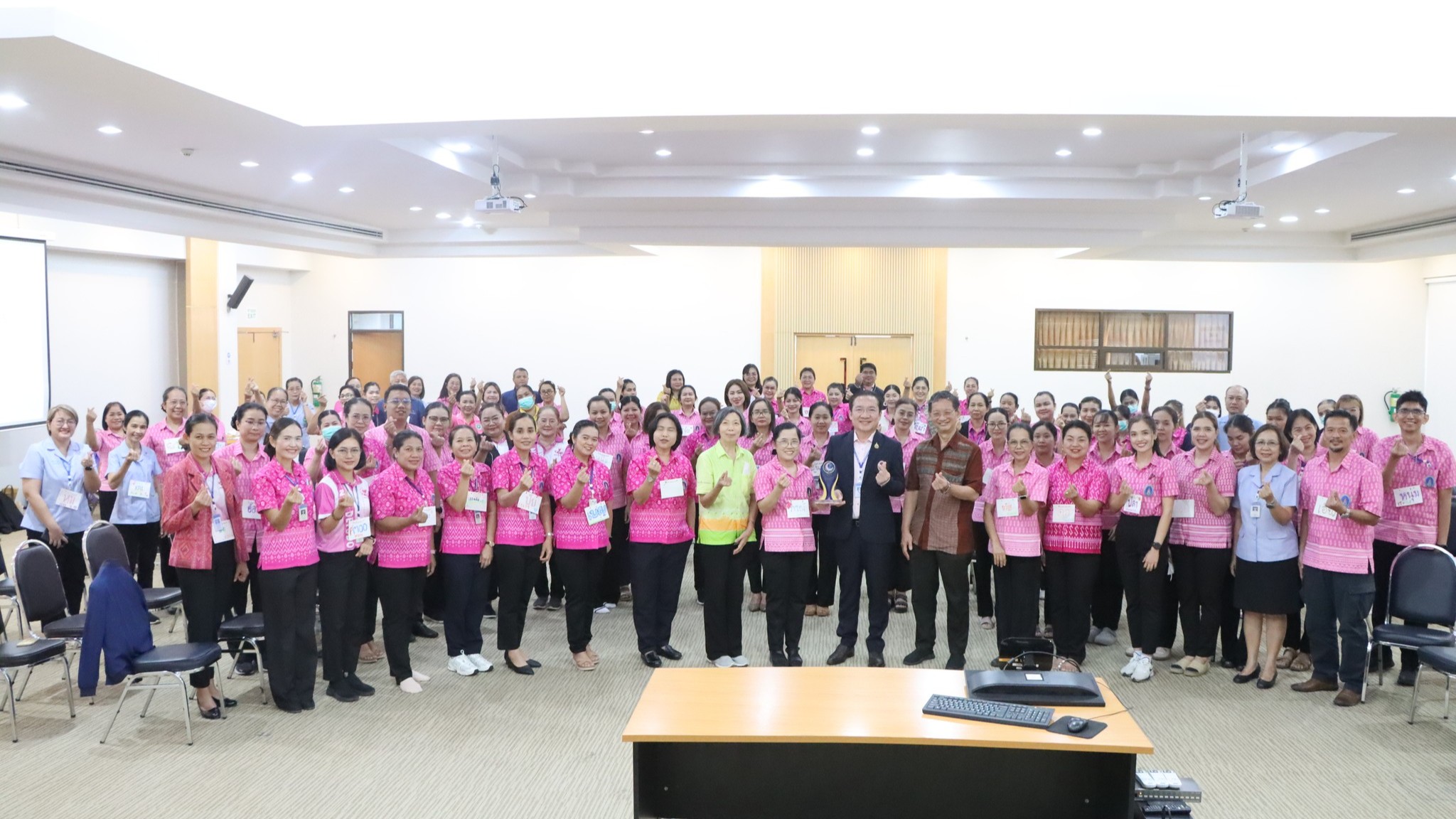 นายแพทย์ประเสริฐ ศรีสารคาม  ผอ.รพร.เดชอุดม  เป็นประธานเปิด โครงการสร้างสุขด้วยสติในองค์กร (Mindfulness in Organization:MIO)