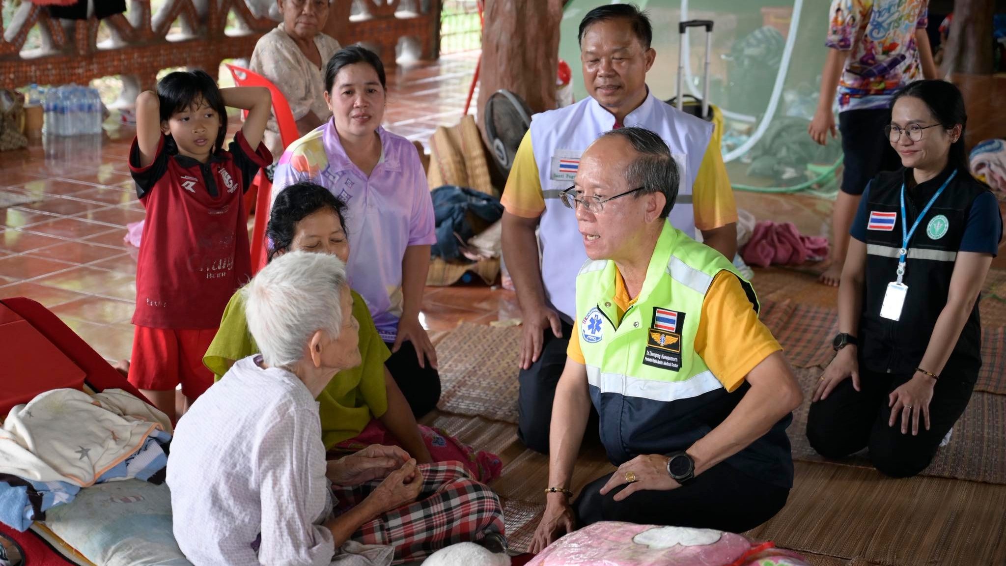นพ.สสจ.อุบลฯ ลงพื้นที่ตรวจเยี่ยมติดตามสถานการณ์ความไม่สงบชายแดน ไทย - กัมพูชา ของหน่วยบริการสาธารณสุขระดับอำเภอ/ชุมชน ในสังกัดสำนักงานสาธารณสุขจังหวัดอุบลราชธานี