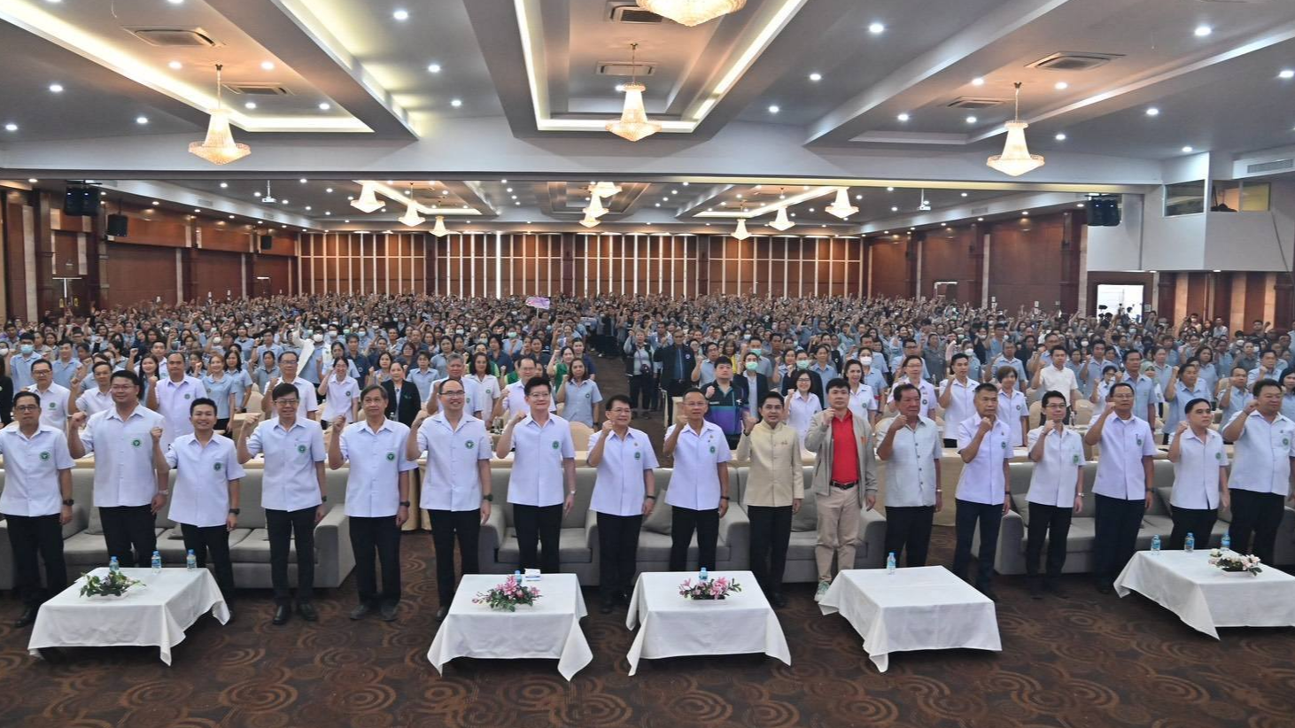 ผู้อำนวยการโรงพยาบาลสิงห์บุรี   ร่วมพิธีเปิด การประชุมติดตามผลการพัฒนาศักยภาพอาสาสมัครสาธารณสุขประจำหมู่บ้าน (อสม.)