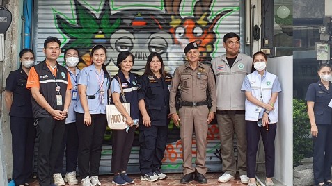 สสจ.สมุทรปราการ ออกตรวจเฝ้าระวัง สถานประกอบการจำหน่าย หรือแปรรูปสมุนไพรควบคุมเพื่อการค้า (กัญชา) อำเภอเมืองสมุทรปราการ
