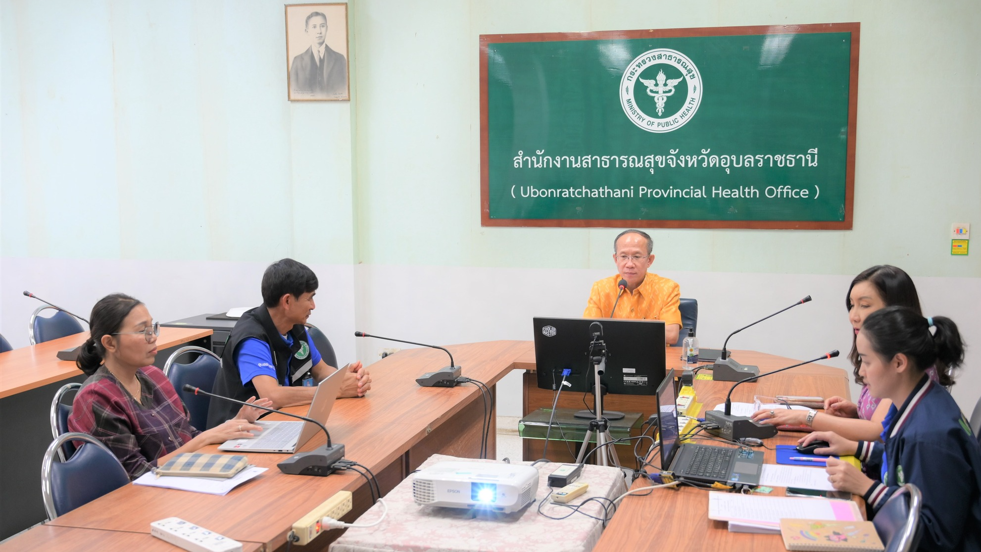 นพ.สสจ.อุบลฯ ประธานการประชุมคณะกรรมการดำเนินการสรรหา  และเลือกสรรตำแหน่งพนักงานราชการทั่วไป ตำแหน่ง เภสชักร  ในสังกัดสำนักงานสาธารณสุขจังหวัดอุบลราชธานี