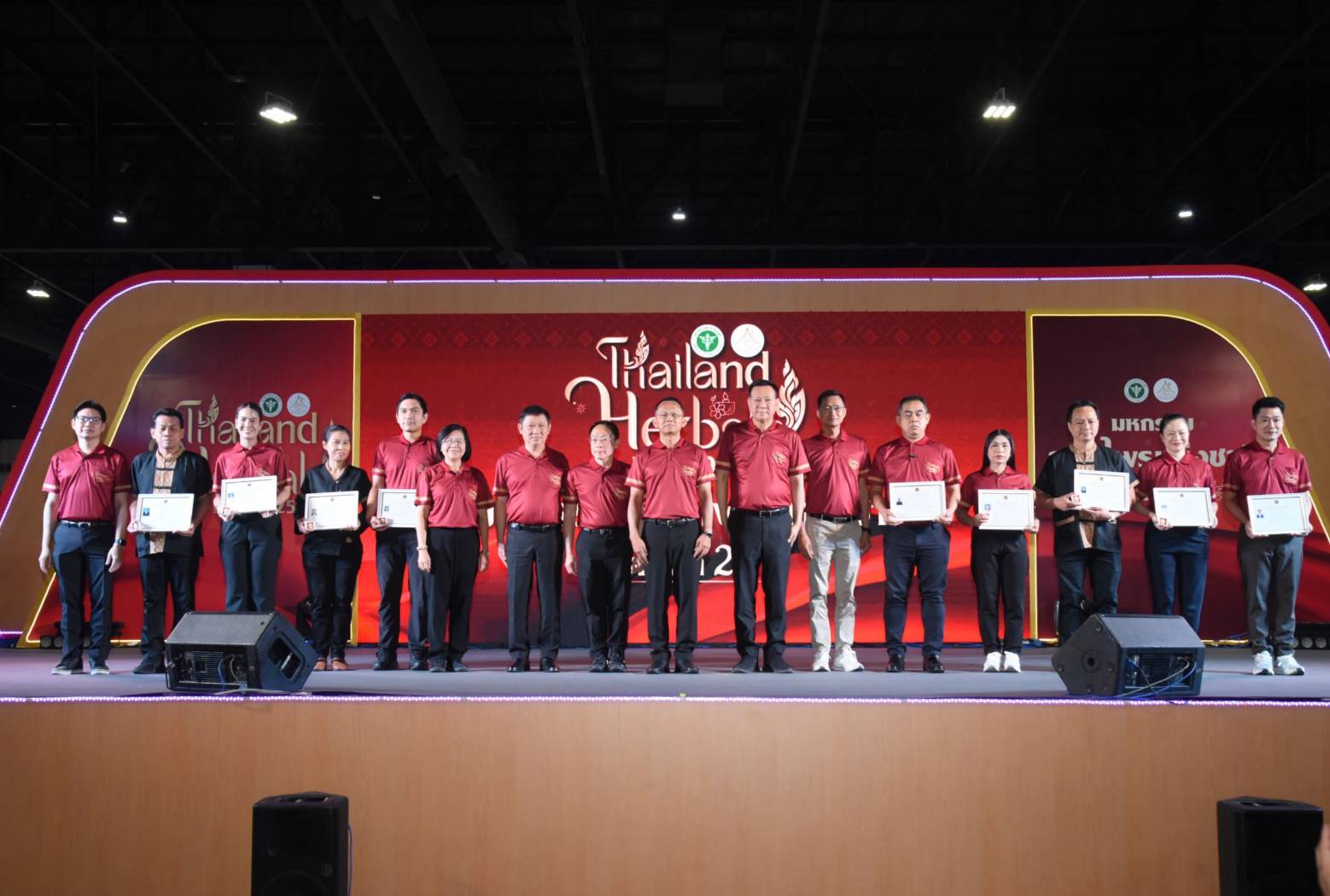 “สมศักดิ์” เผย งานมหกรรมสมุนไพรแห่งชาติฯ 5 วัน มีผู้เข้าชมงานเกือบ 3 แสนคน สร้างรายได้รวมกว่า 198 ล้านบาท
