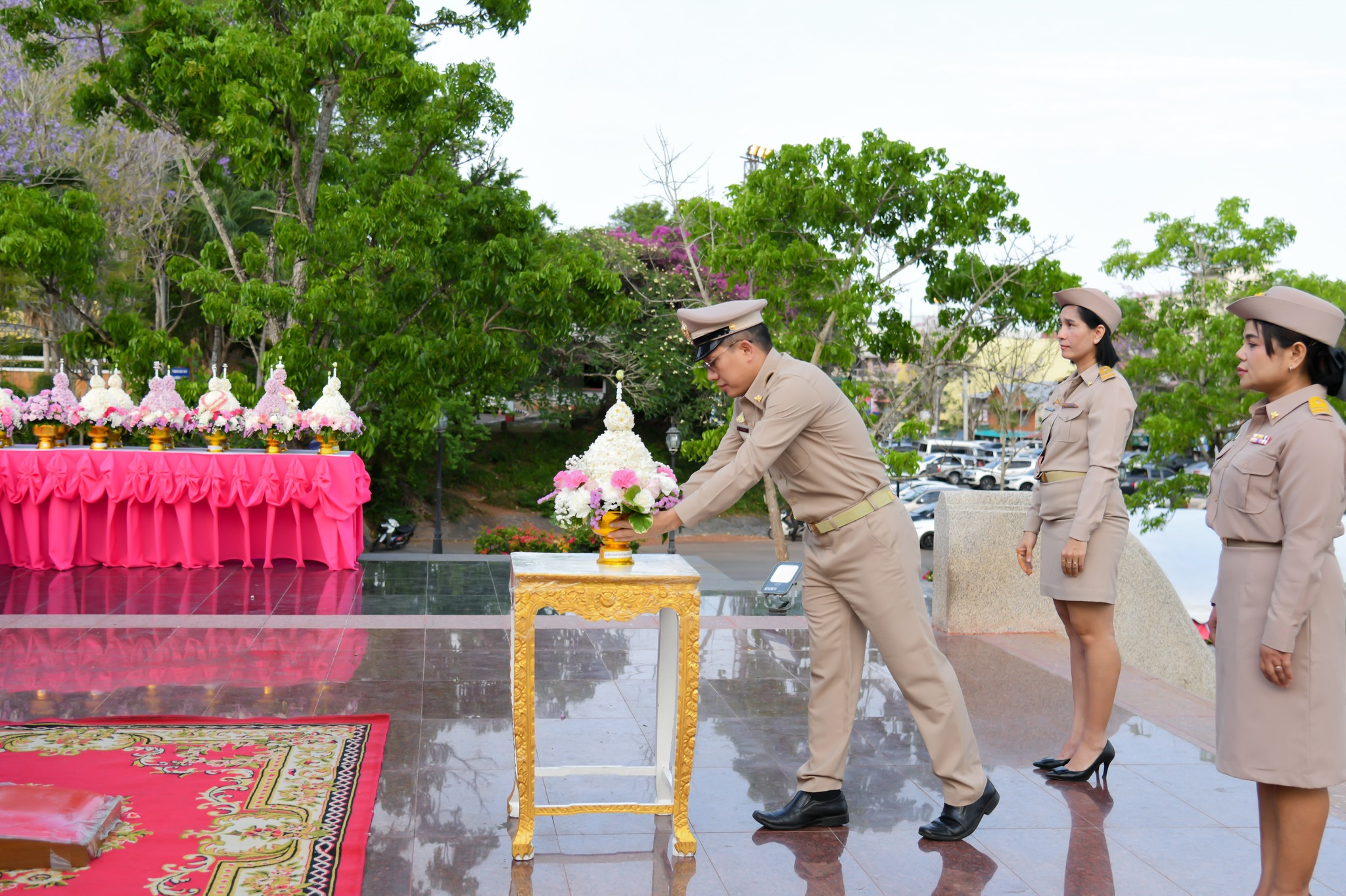 สธ.ตรัง ร่วมพิธีถวายราชสักการะฯ และกล่าวถวายราชสดุดีแด่พระบาทสมเด็จพระจุลจอมเกล้าเจ้าอยู่หัว เนื่องในวันท้องถิ่นไทย ประจำปี ๒๕๖๘ ณ ลานพระบรมราชานุสาวรีย์ ร.๕ ศาลากลางจังหวัดตรัง