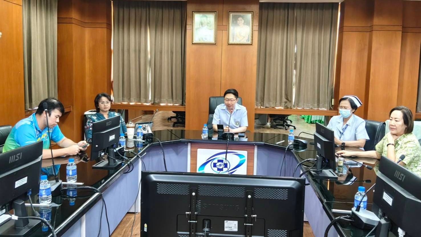 ผู้อำนวยการโรงพยาบาลสิงห์บุรี  ประธานประชุมคณะกรรมการบริหารโรงพยาบาลสิงห์บุรี  ครั้งที่ ๖/๒๕๖๘
